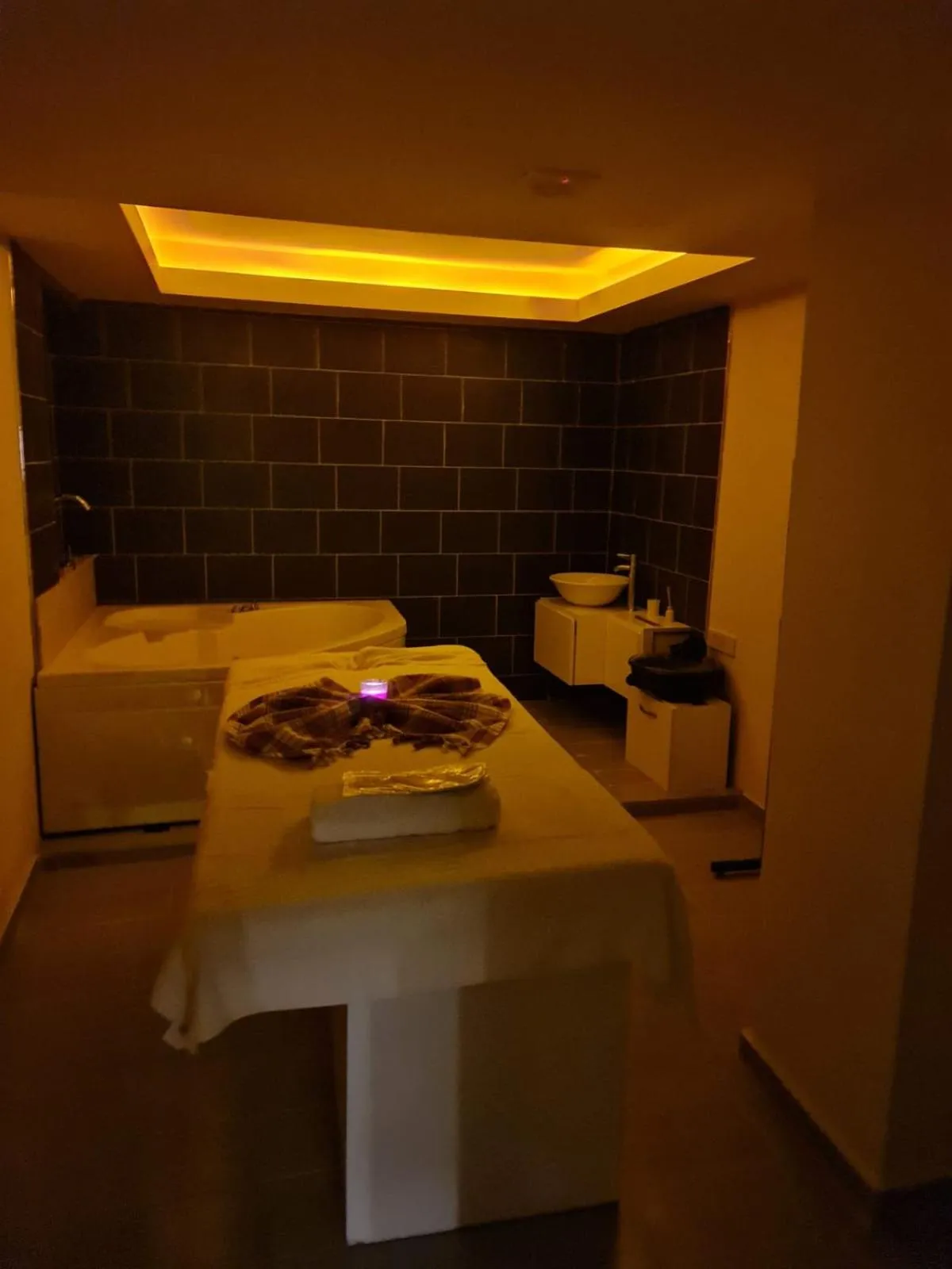 Bed in Olivia Palm Hotel