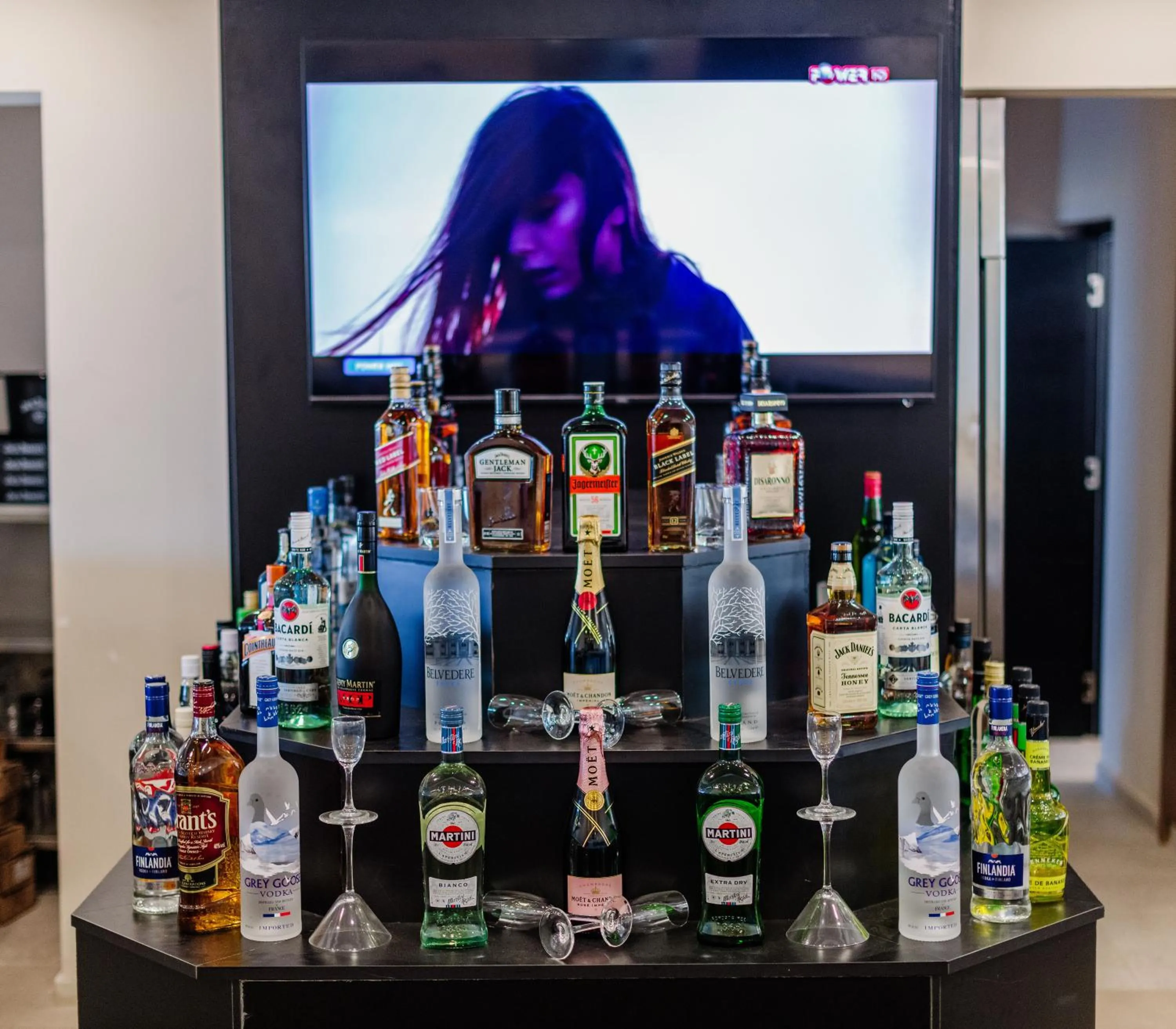 Alcoholic drinks in Olivia Palm Hotel