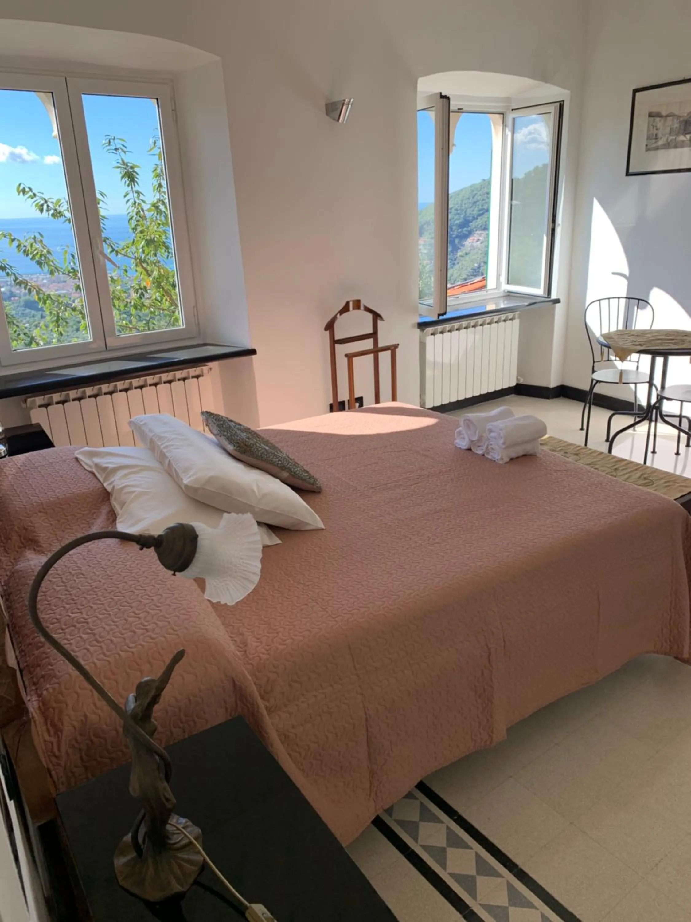 Bedroom, Bed in Villa Rocca Leivi