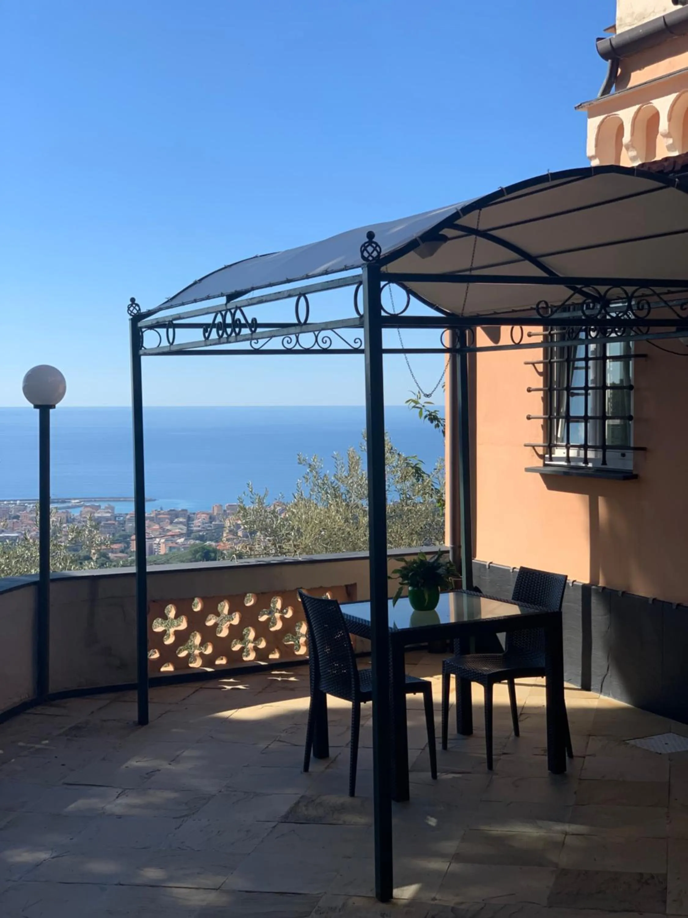 Sea view in Villa Rocca Leivi