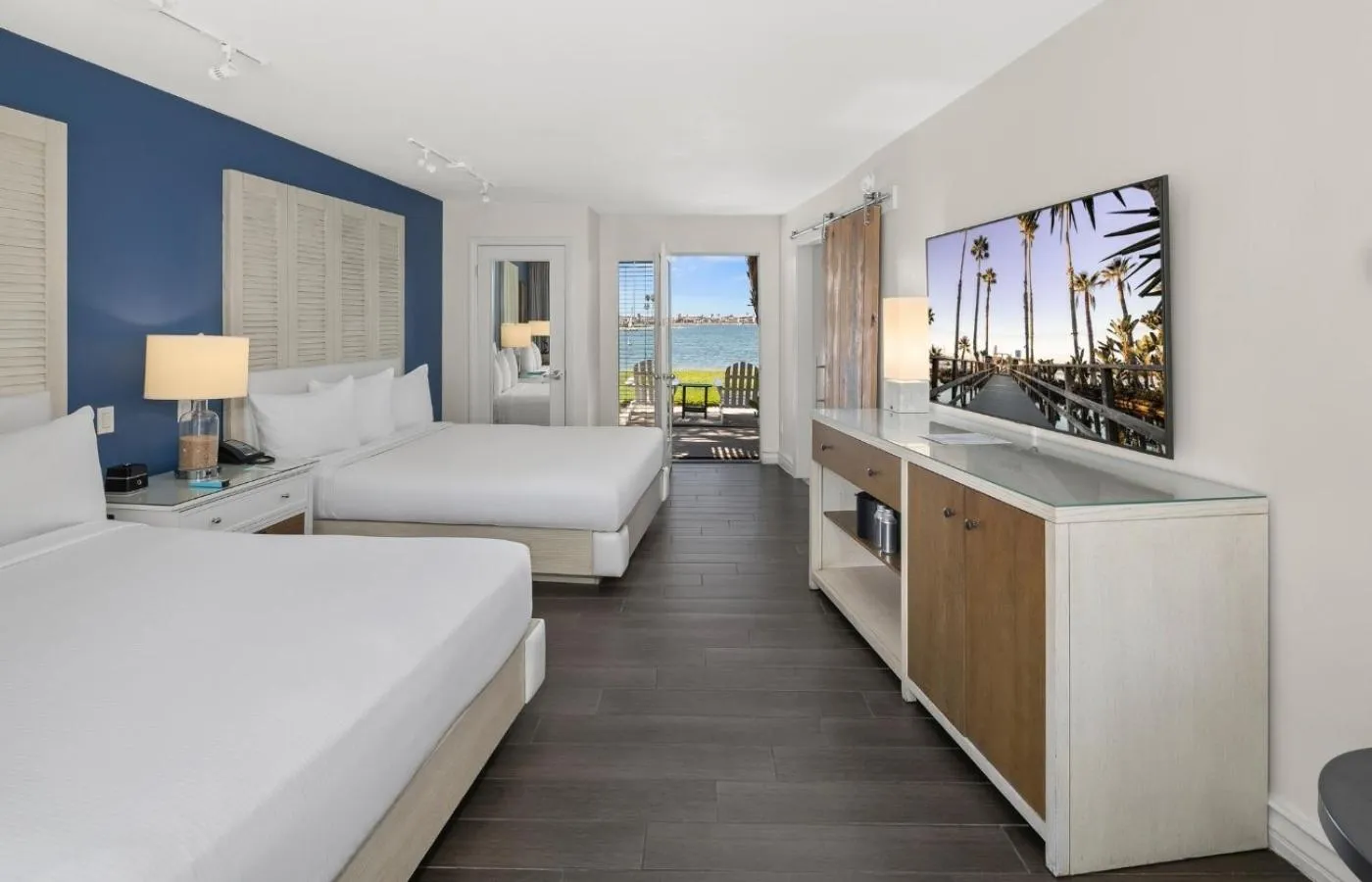 Photo of the whole room, Bed in Paradise Point Resort & Spa