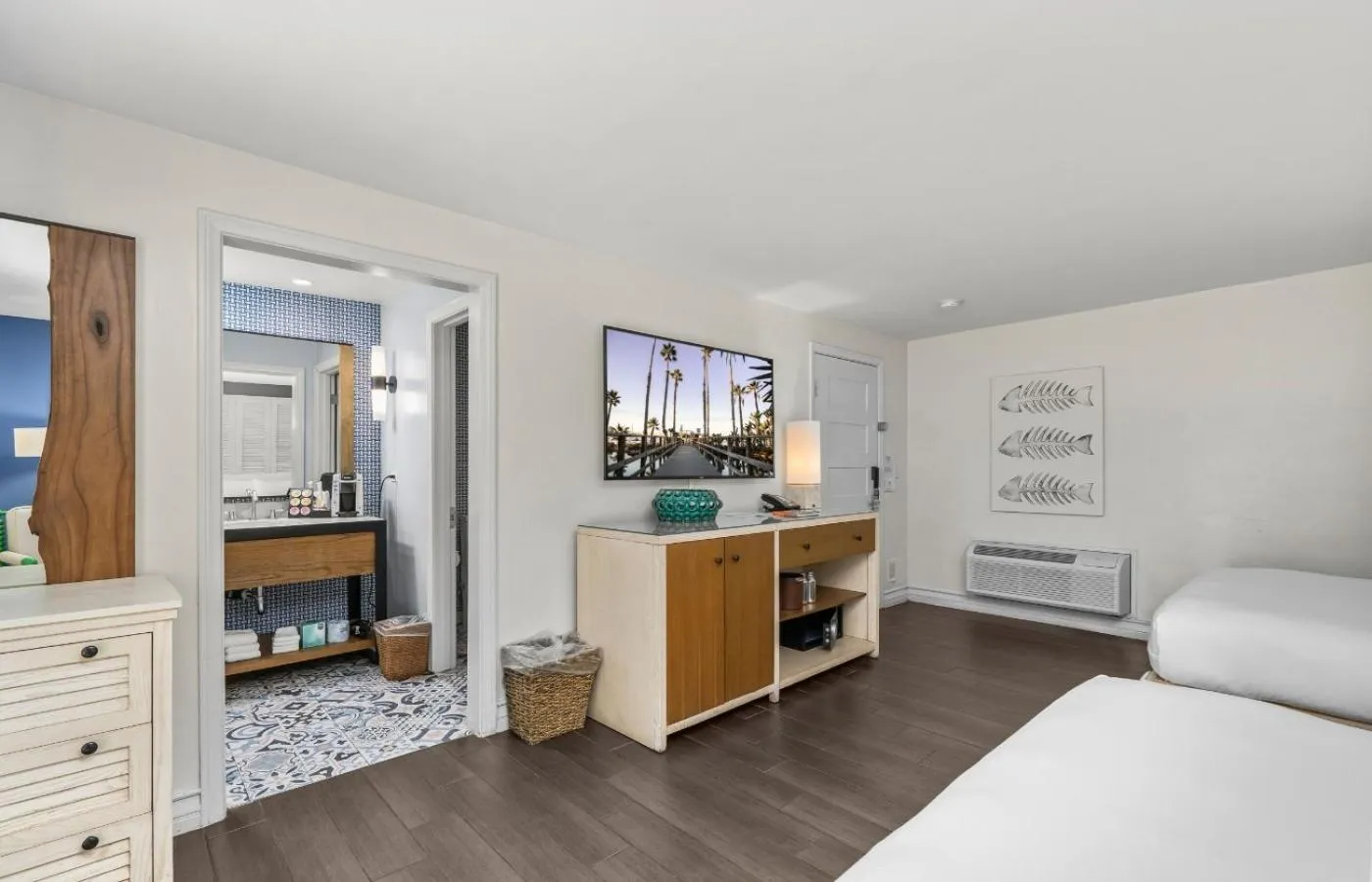 Photo of the whole room, Bed in Paradise Point Resort & Spa