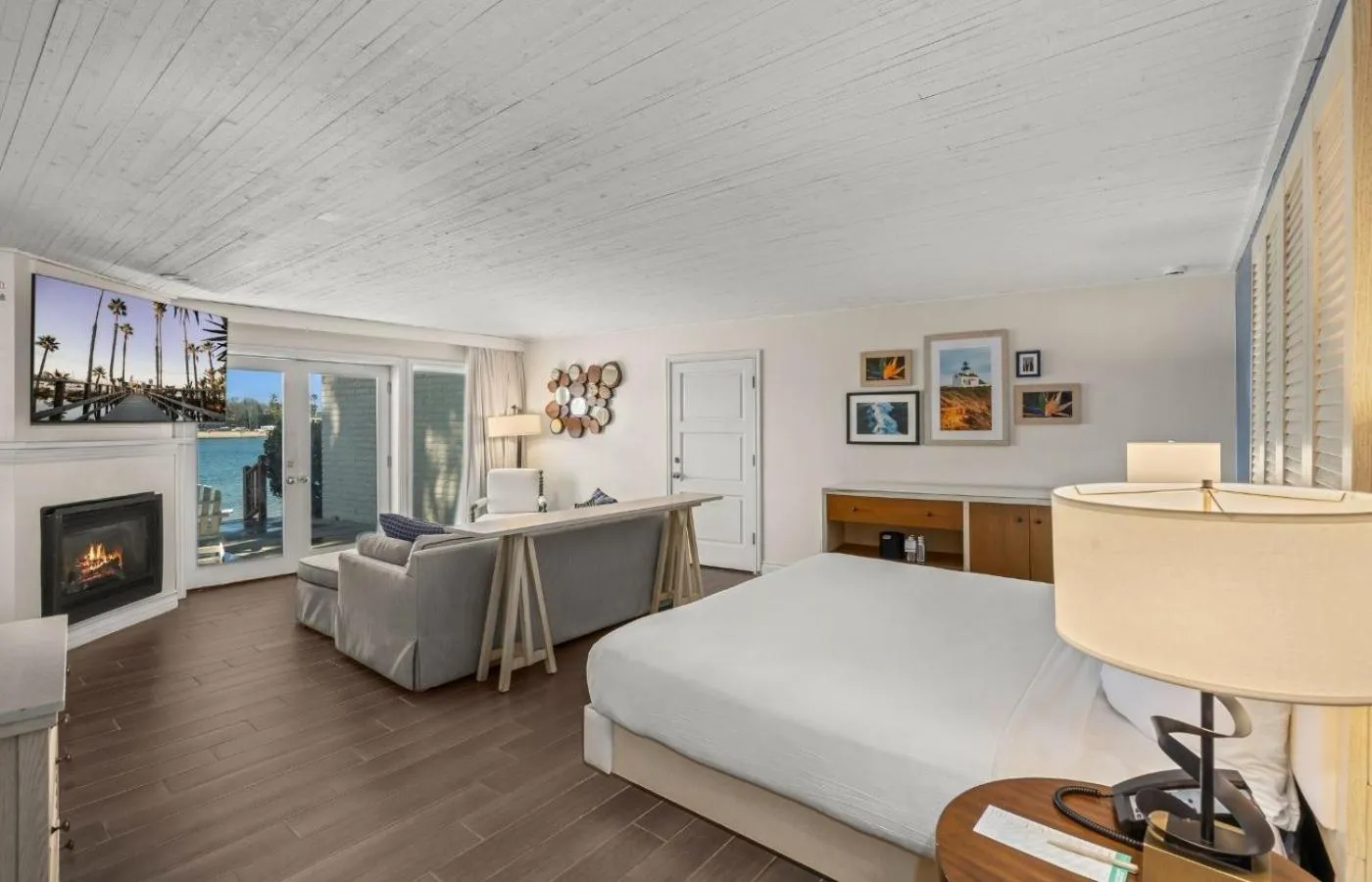 Photo of the whole room, Bed in Paradise Point Resort & Spa