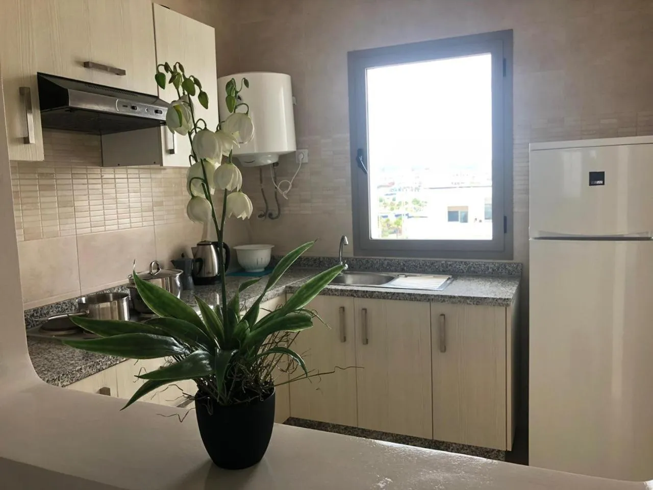 Kitchen or kitchenette, Kitchen/Kitchenette in KENZ MEHDIA Hôtel Ressort