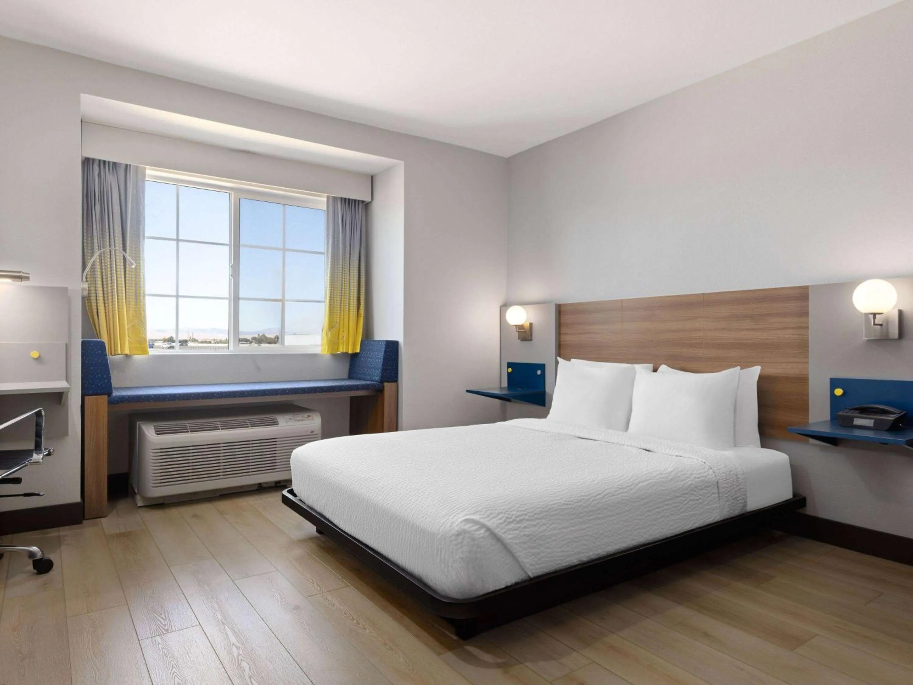 Photo of the whole room, Bed in Microtel Inn & Suites by Wyndham Tracy