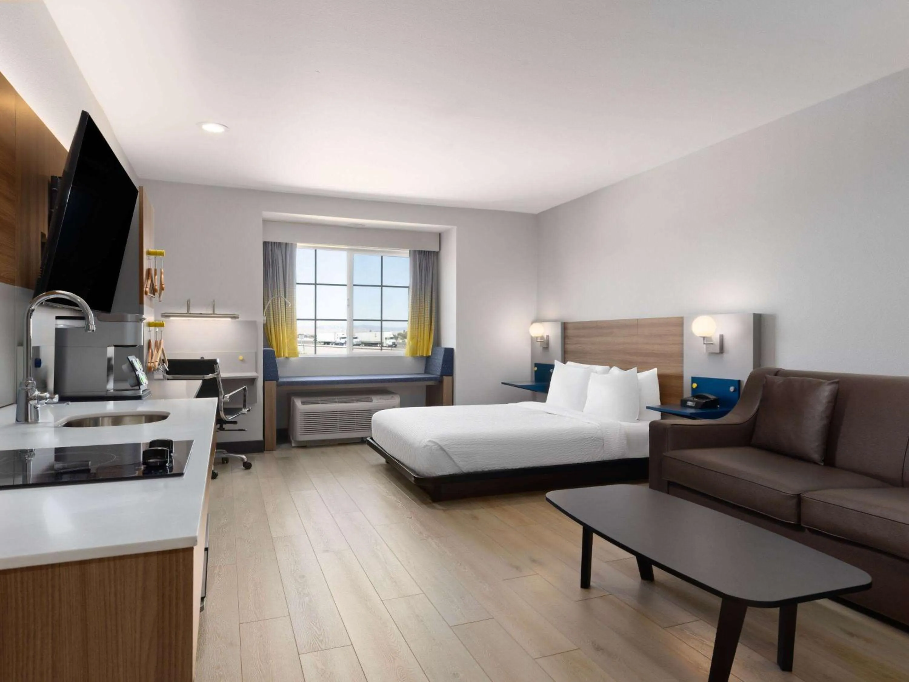 Photo of the whole room, Bed in Microtel Inn & Suites by Wyndham Tracy