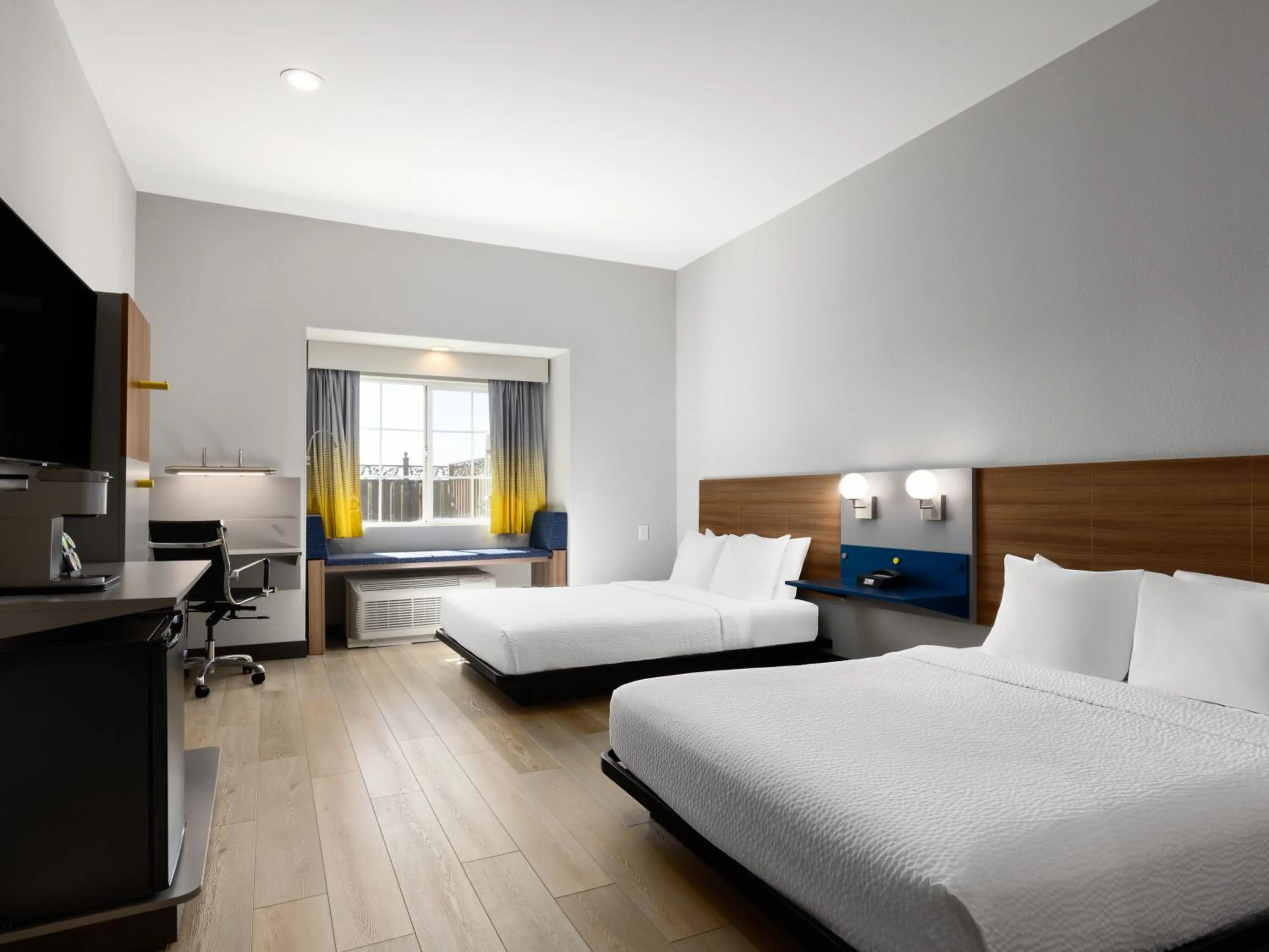 Bed in Microtel Inn & Suites by Wyndham Tracy