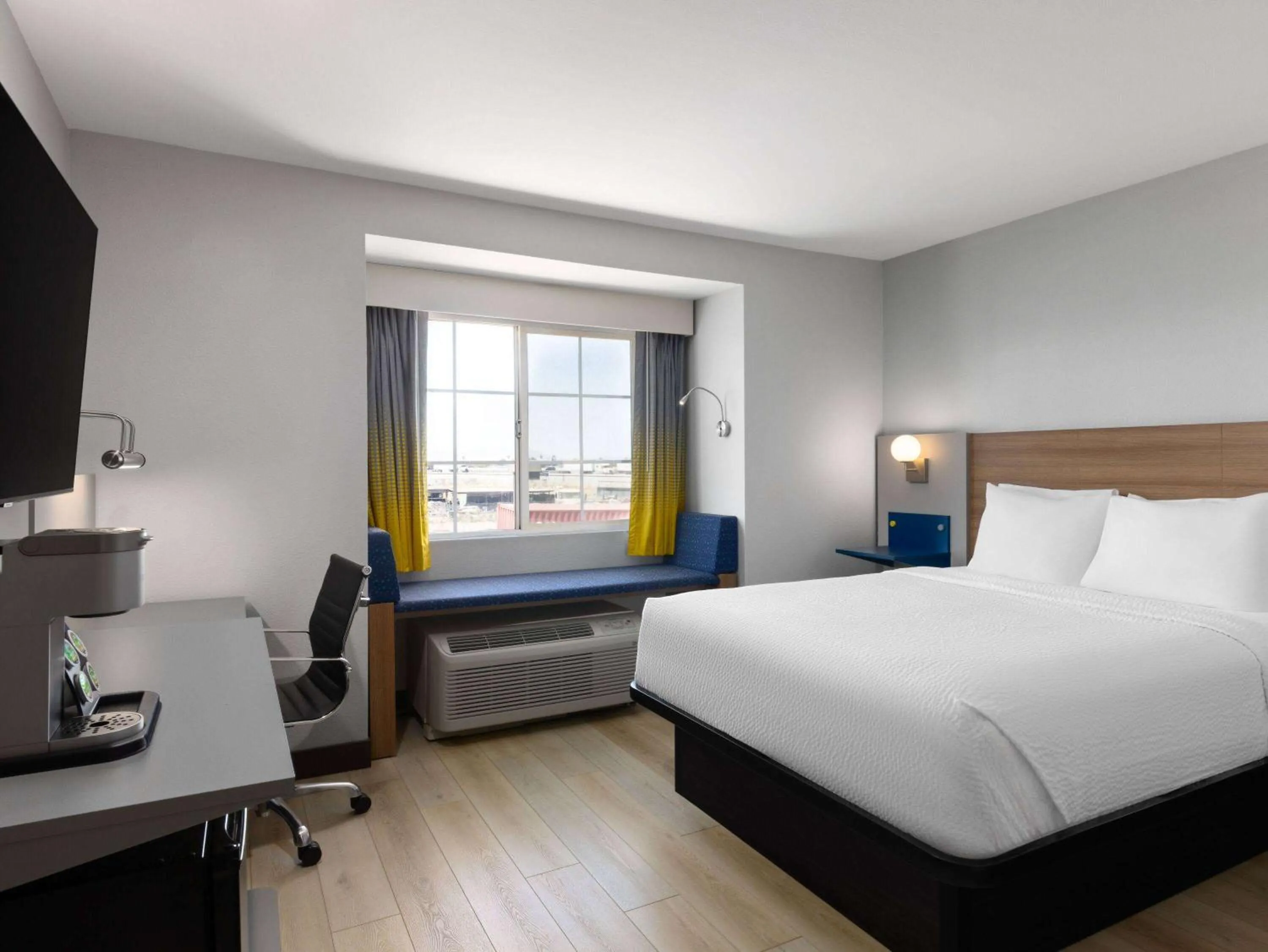 Photo of the whole room, Bed in Microtel Inn & Suites by Wyndham Tracy