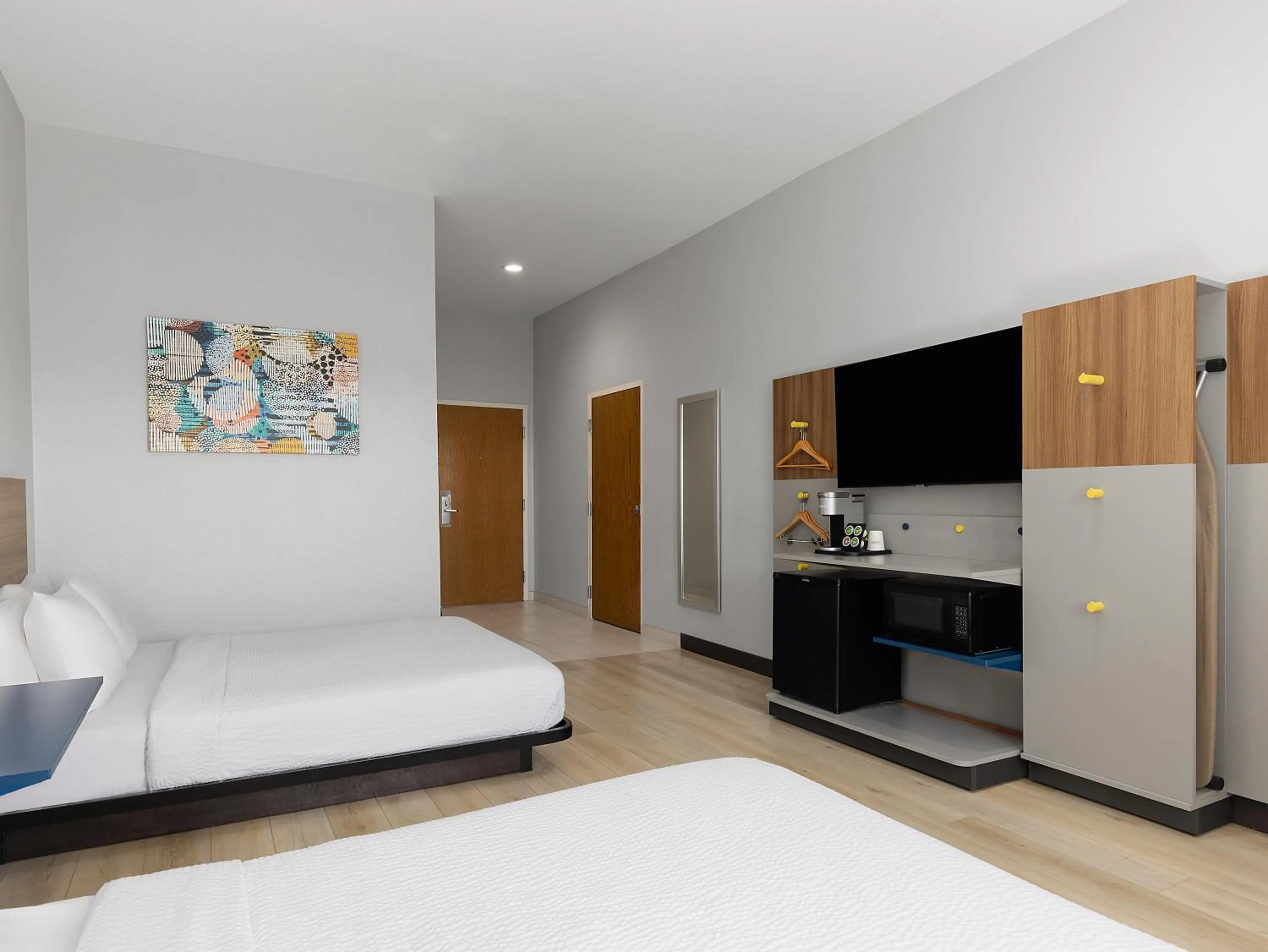 Bed in Microtel Inn & Suites by Wyndham Tracy