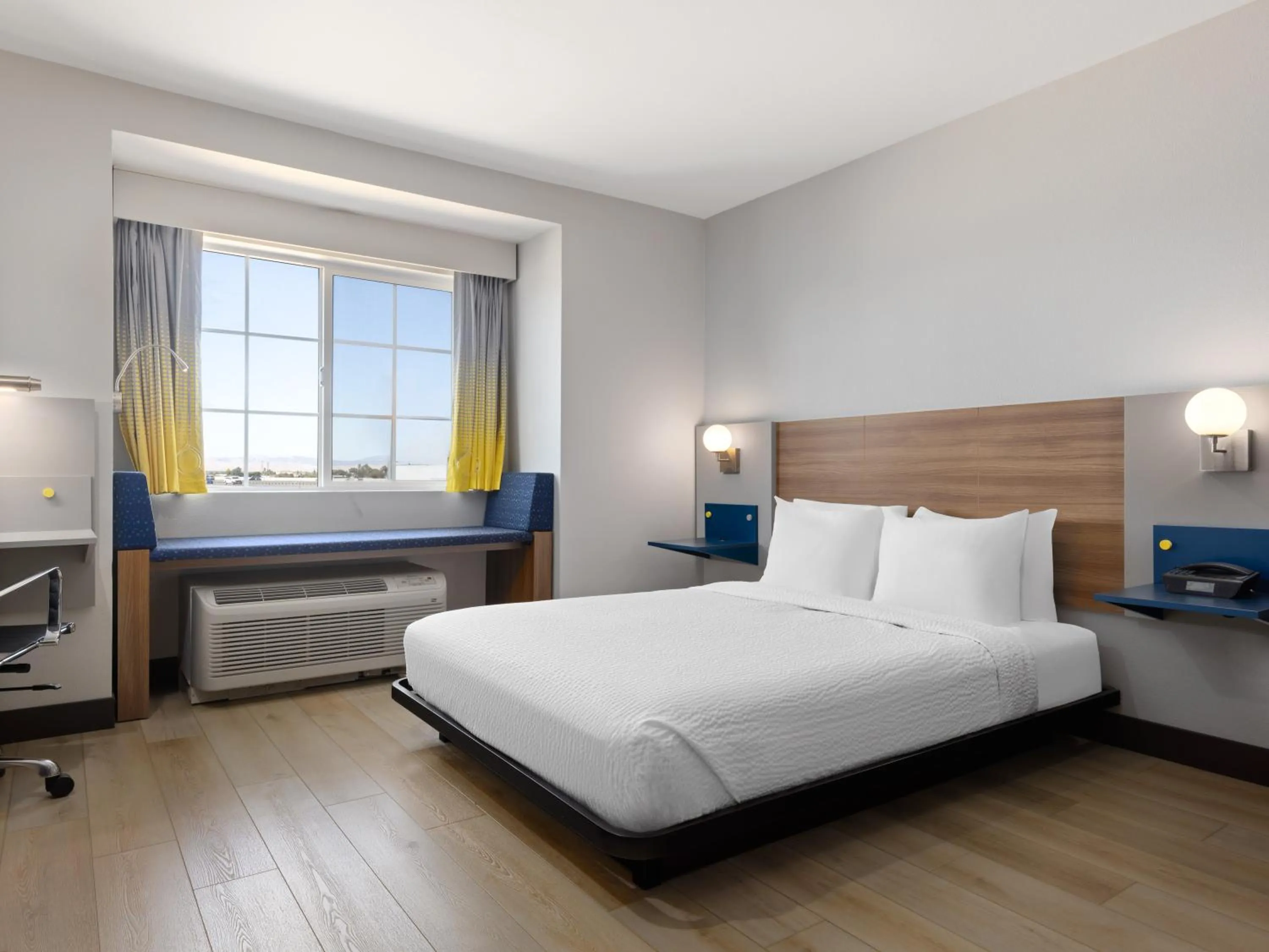 Bed in Microtel Inn & Suites by Wyndham Tracy