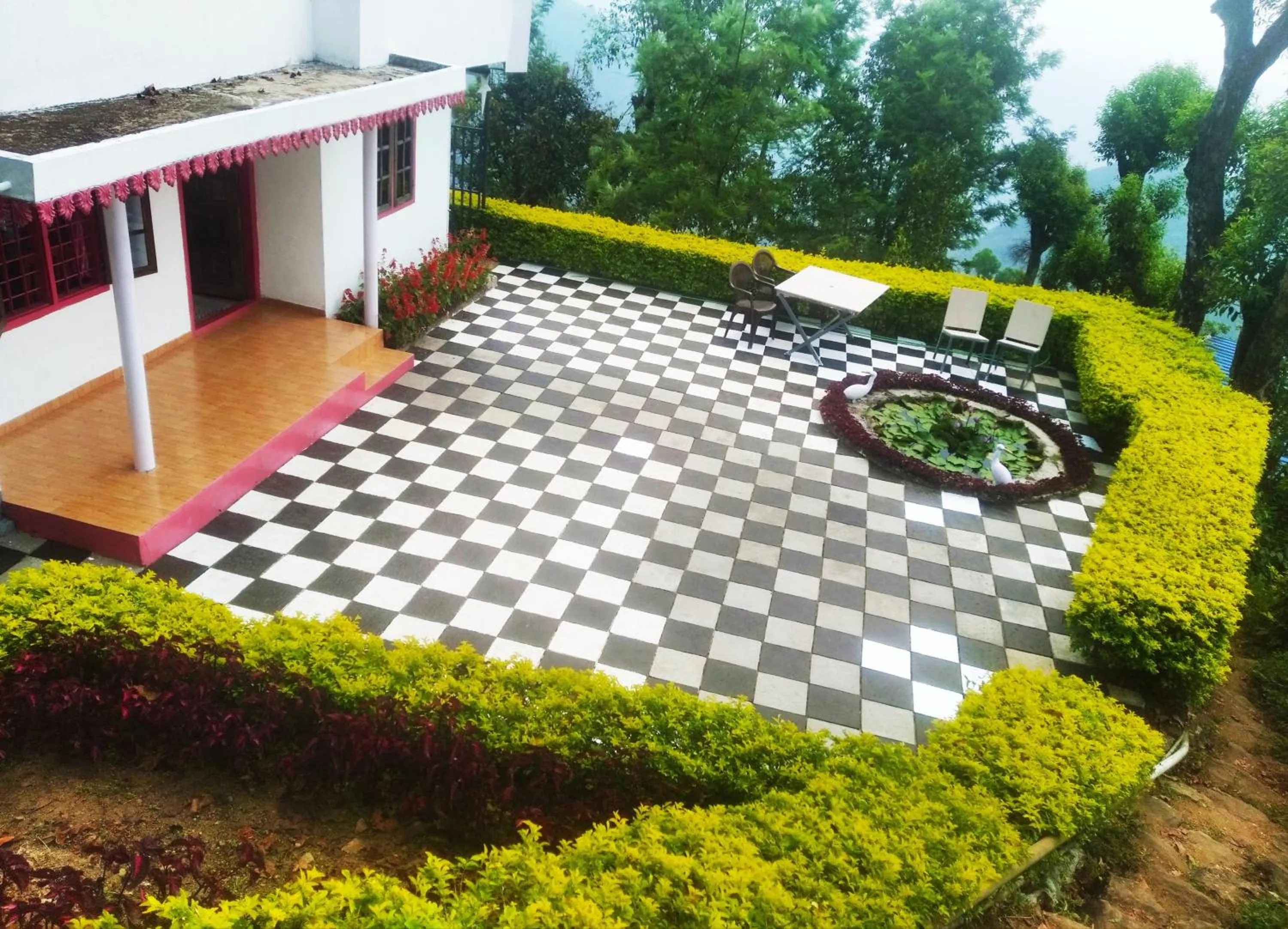 Blackcherry Munnar