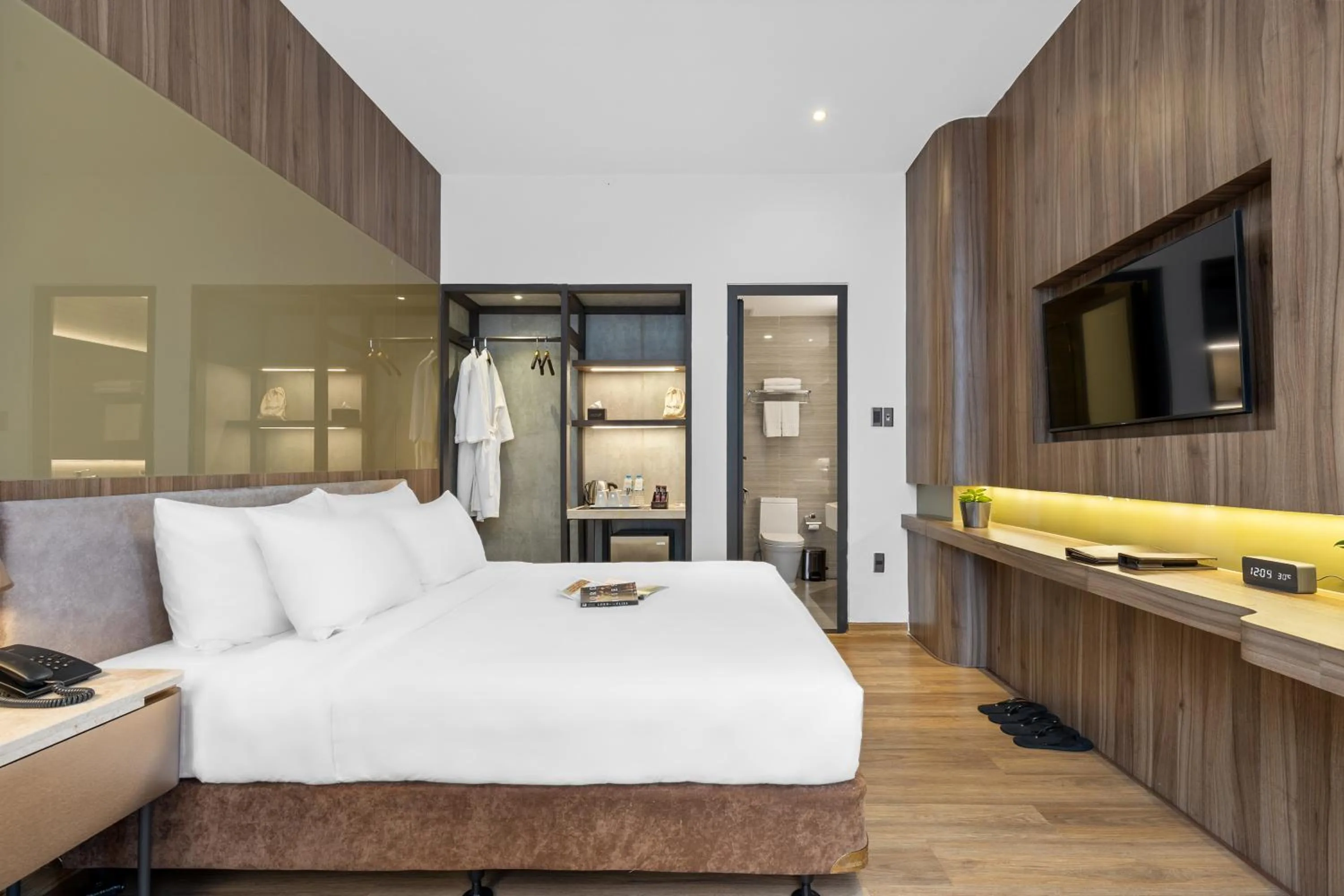 Toilet, Bed in Hadiva Boutique Hotel