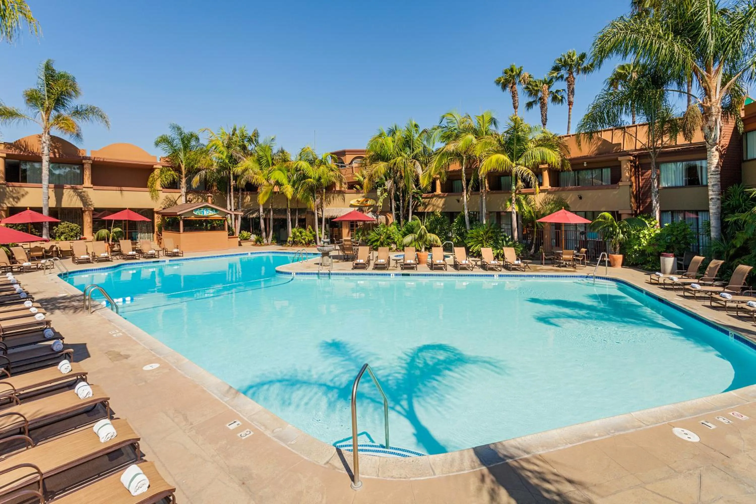 Swimming pool in Handlery Hotel San Diego