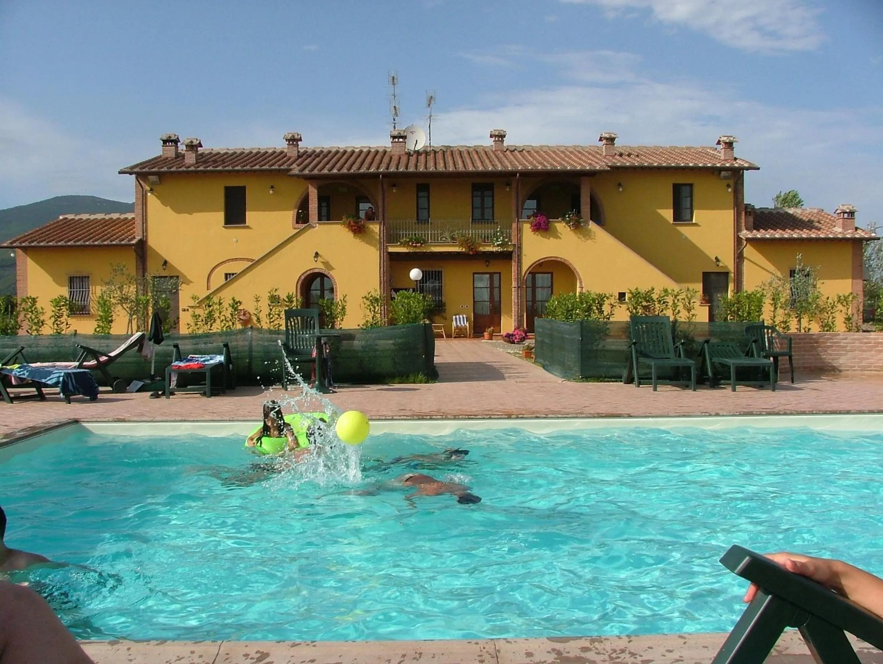 Facade/entrance in il Chiassetto Agriturismo No Kids