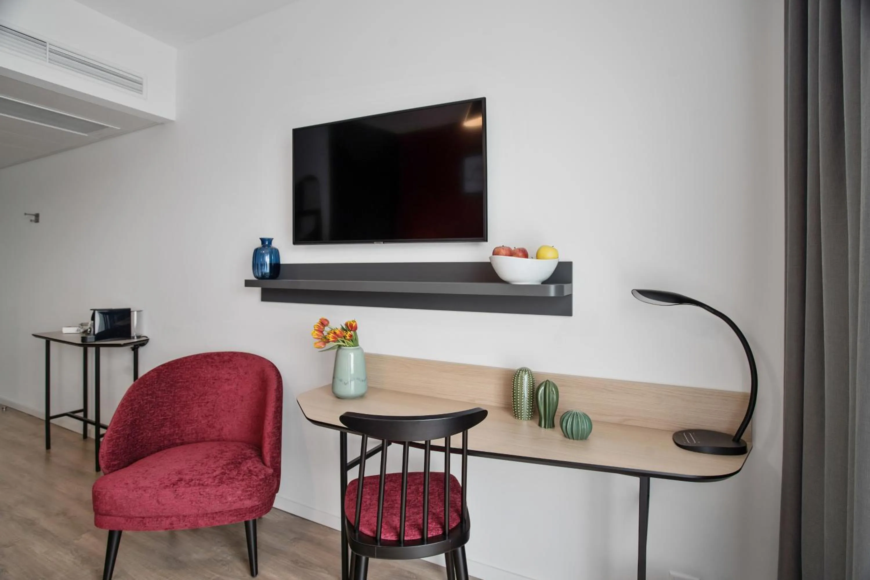 TV and multimedia in Appart'City Collection Genève Aéroport - Vernier