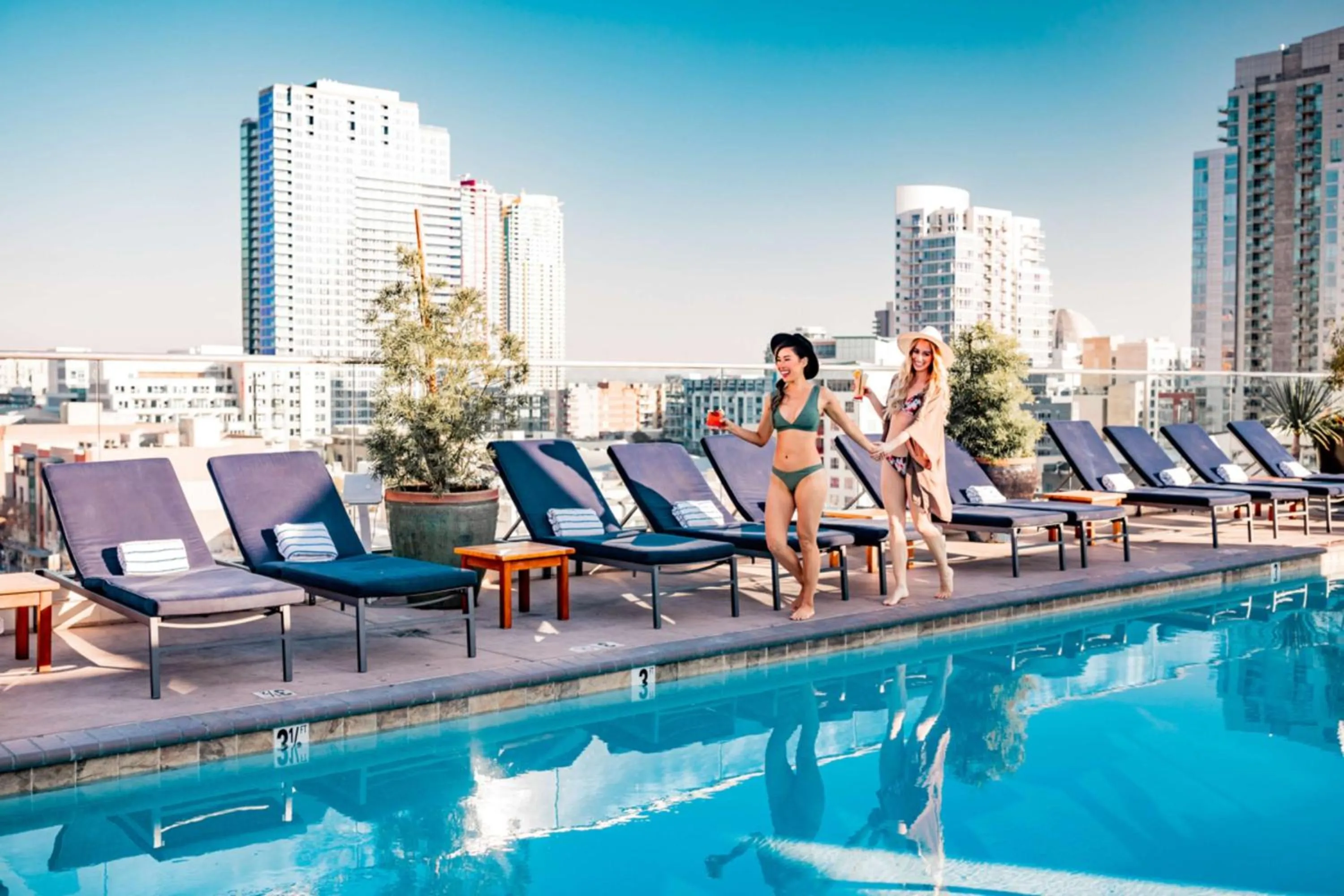 Swimming pool in Andaz San Diego, By Hyatt