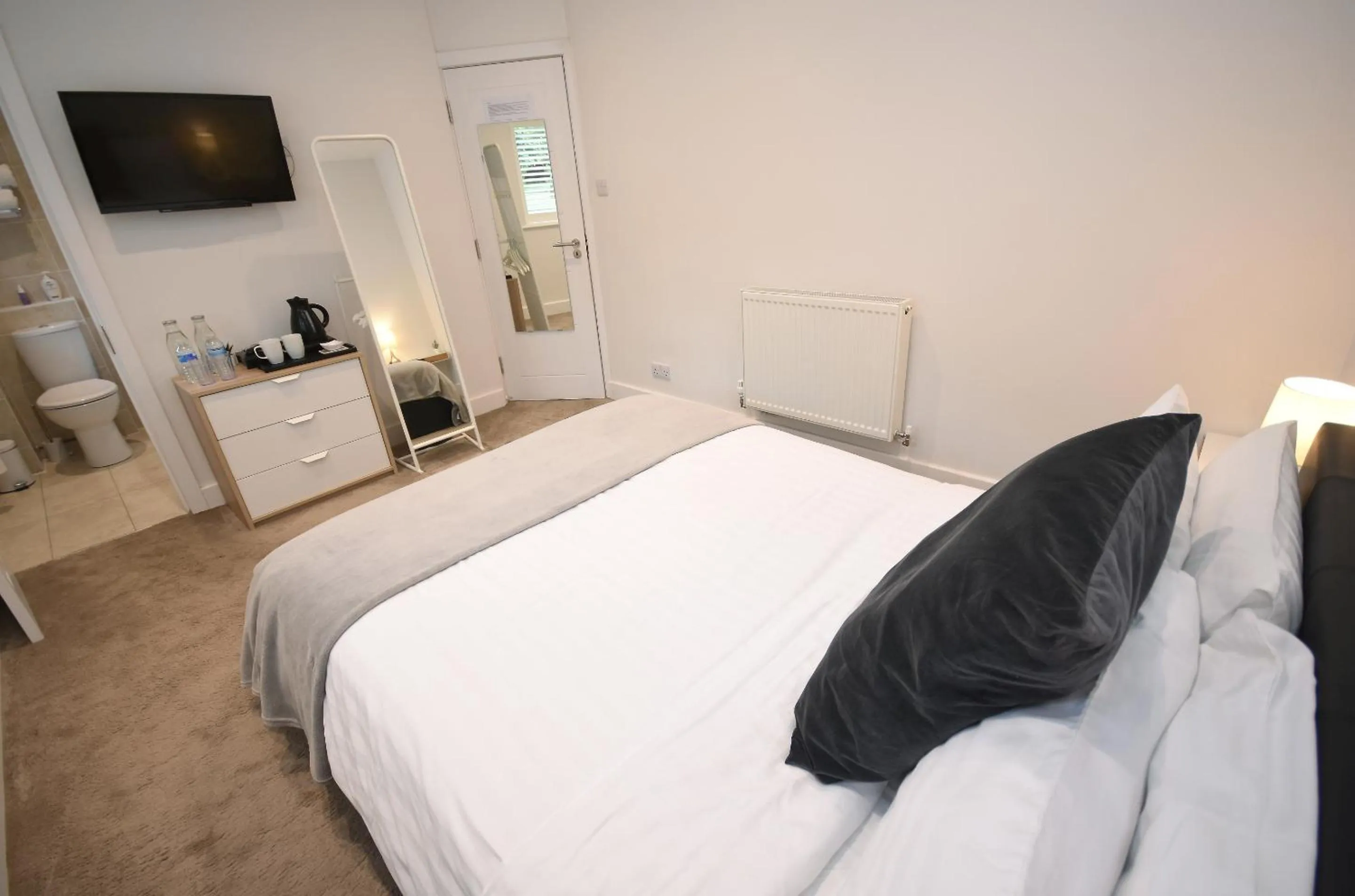 Bedroom, Bed in Apple Tree Place B&B