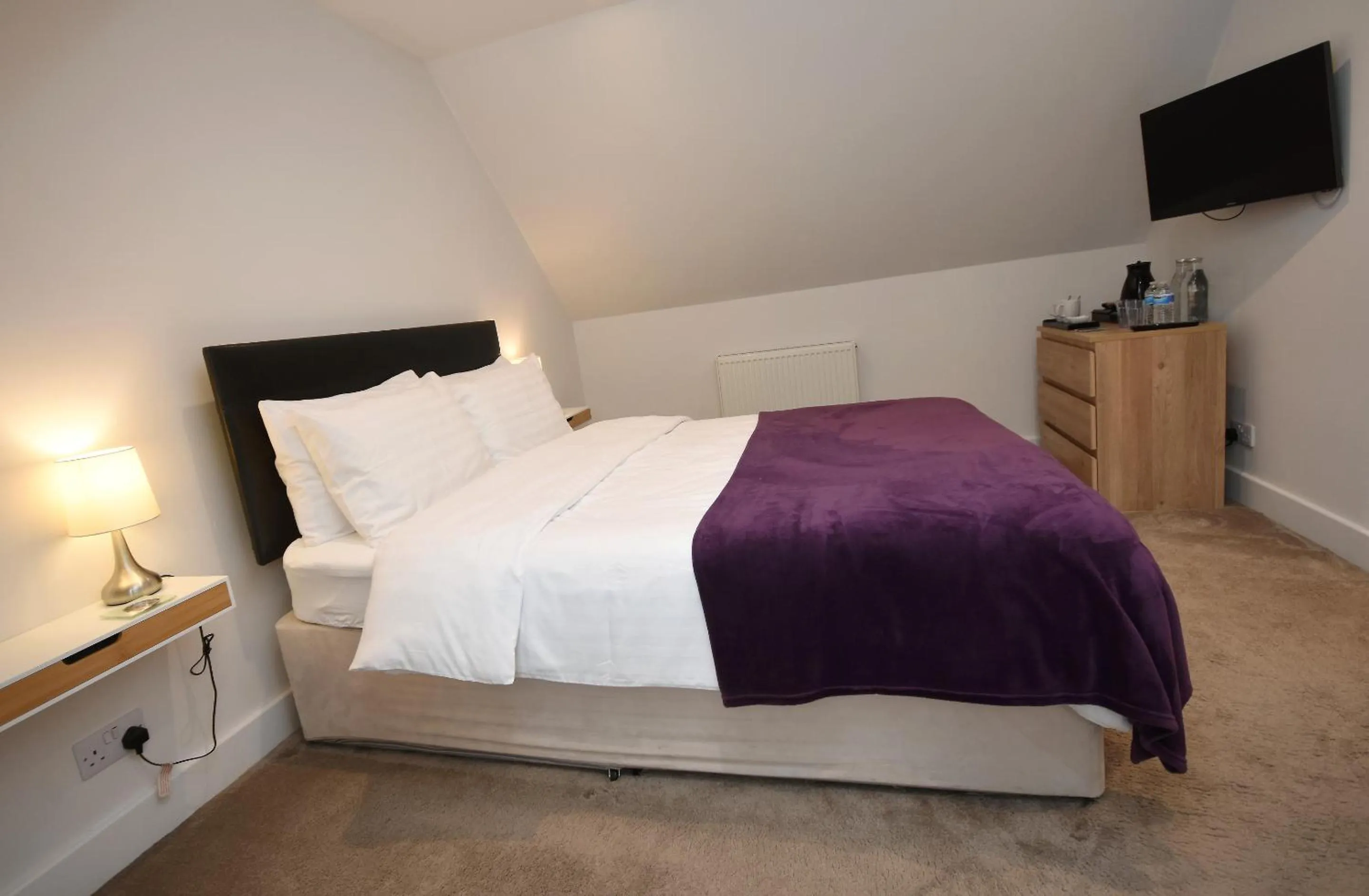 Bedroom, Bed in Apple Tree Place B&B