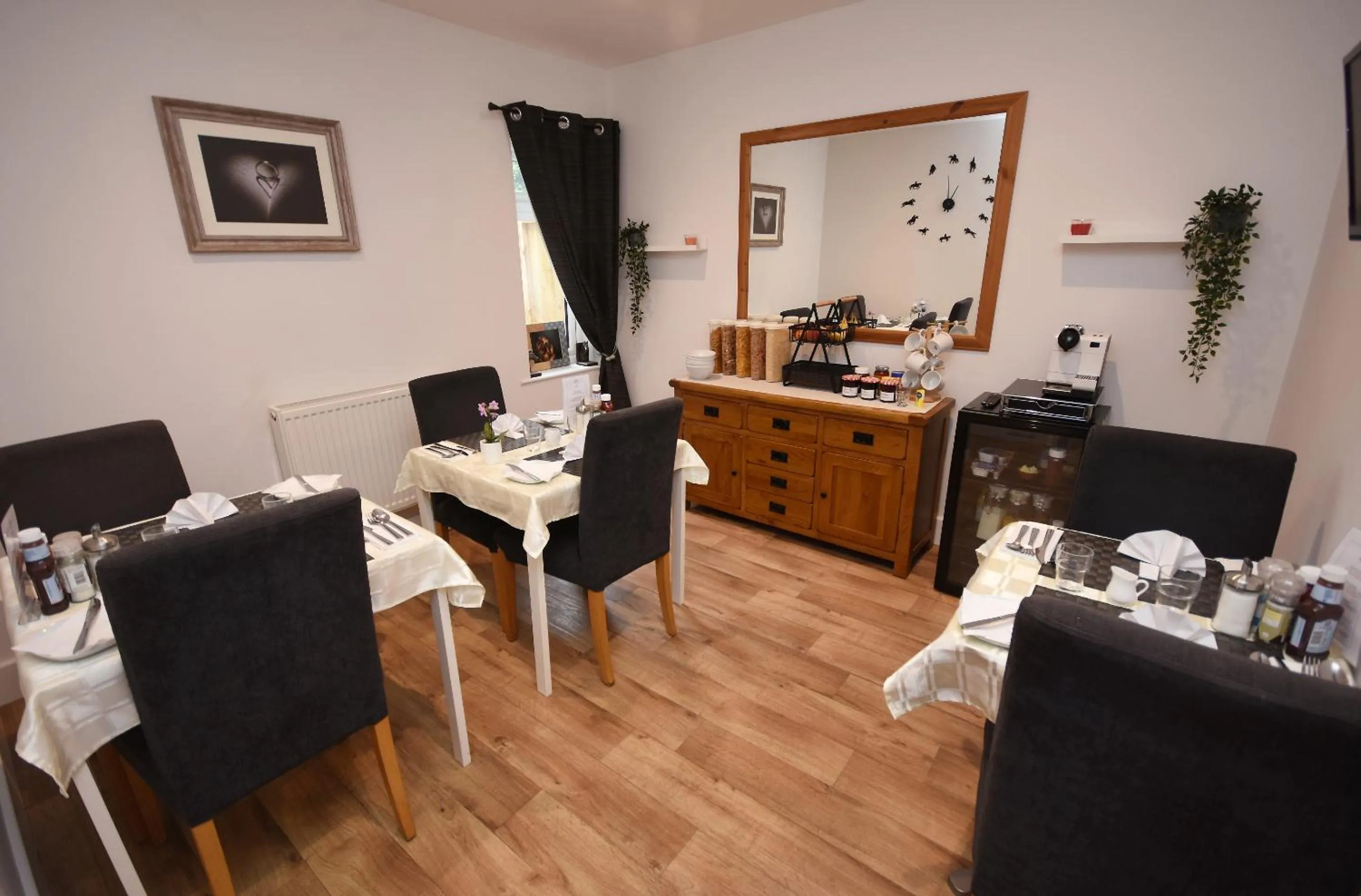 Dining area in Apple Tree Place B&B