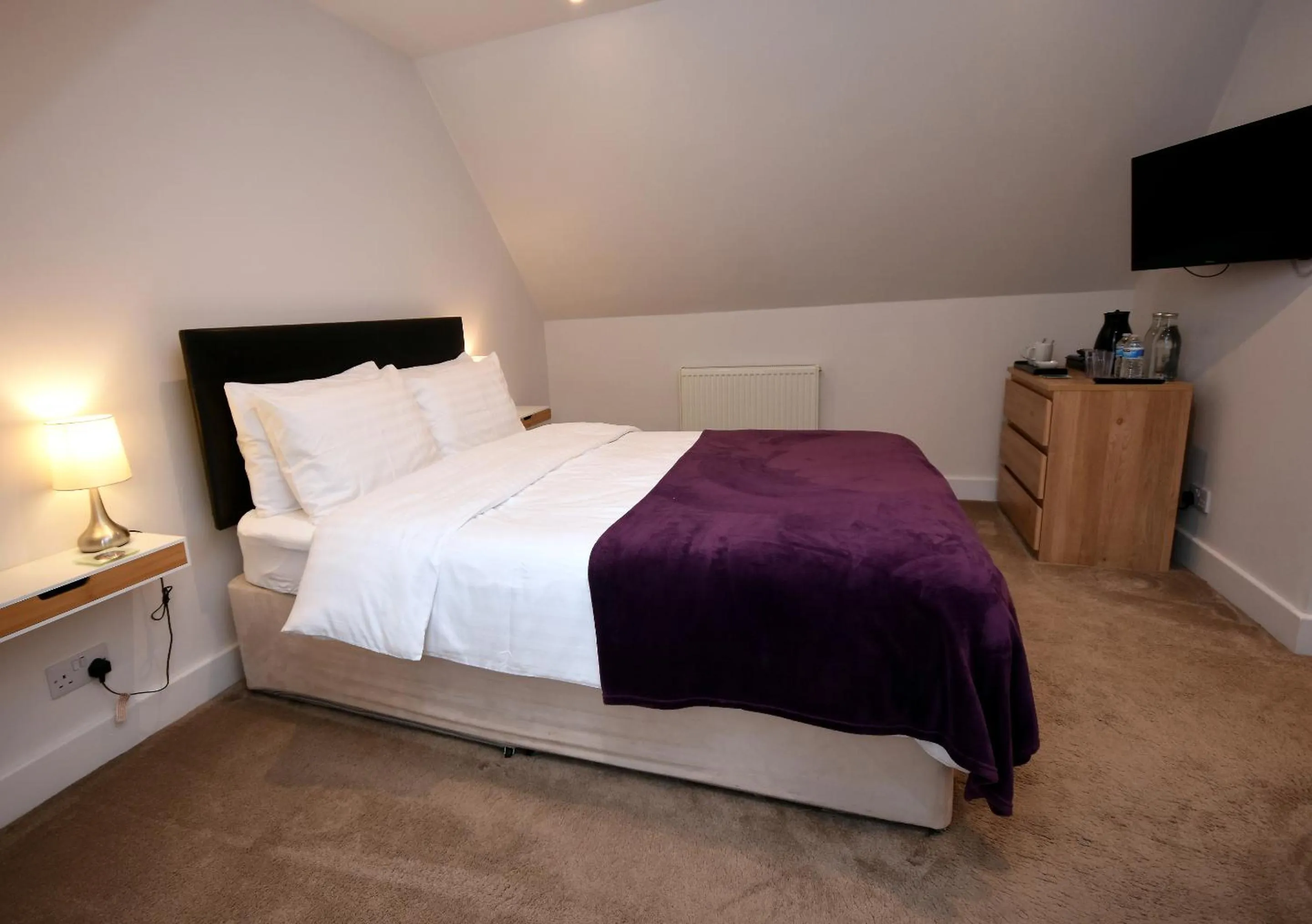 Bedroom, Bed in Apple Tree Place B&B