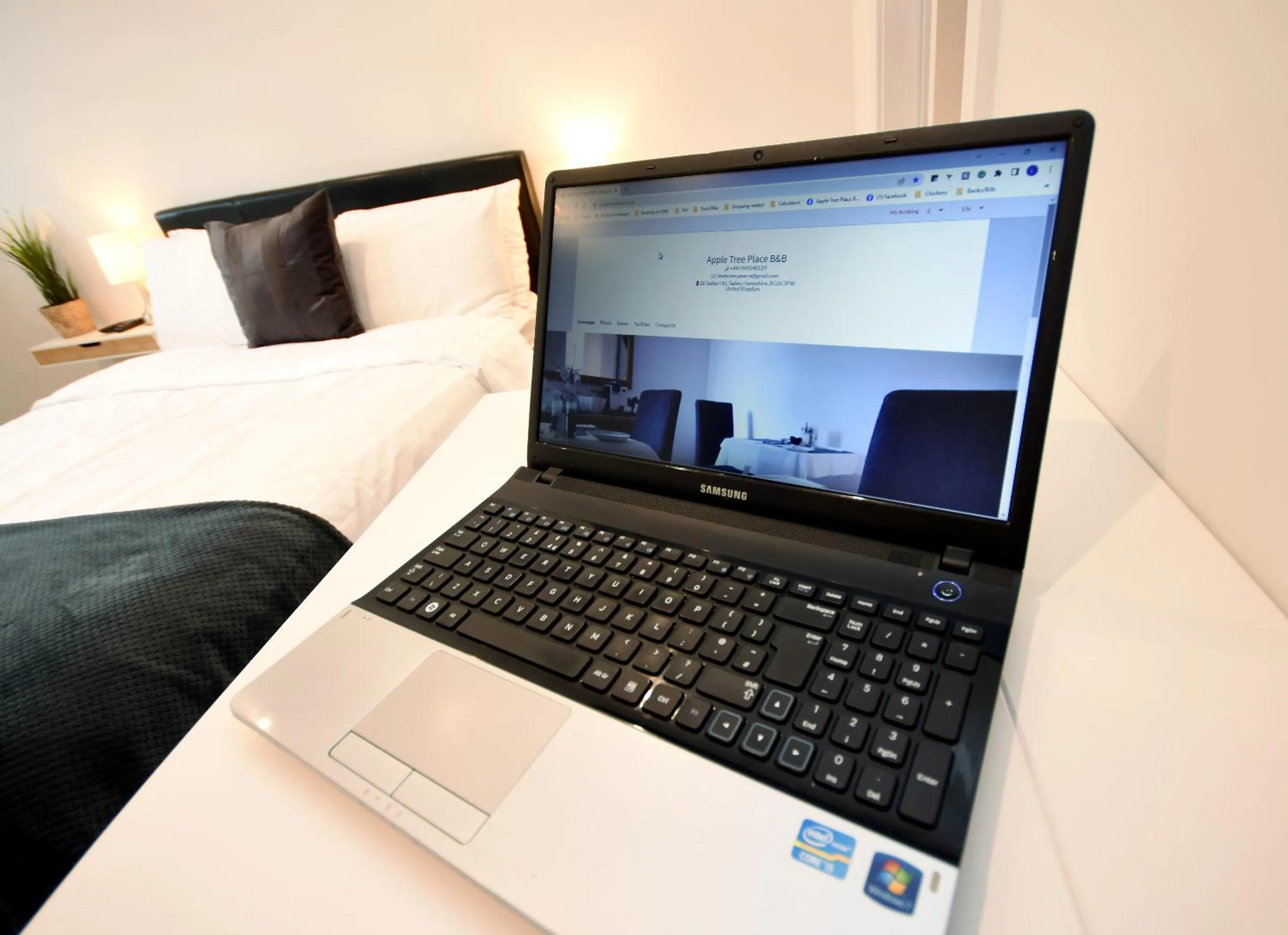 Bedroom, Bed in Apple Tree Place B&B