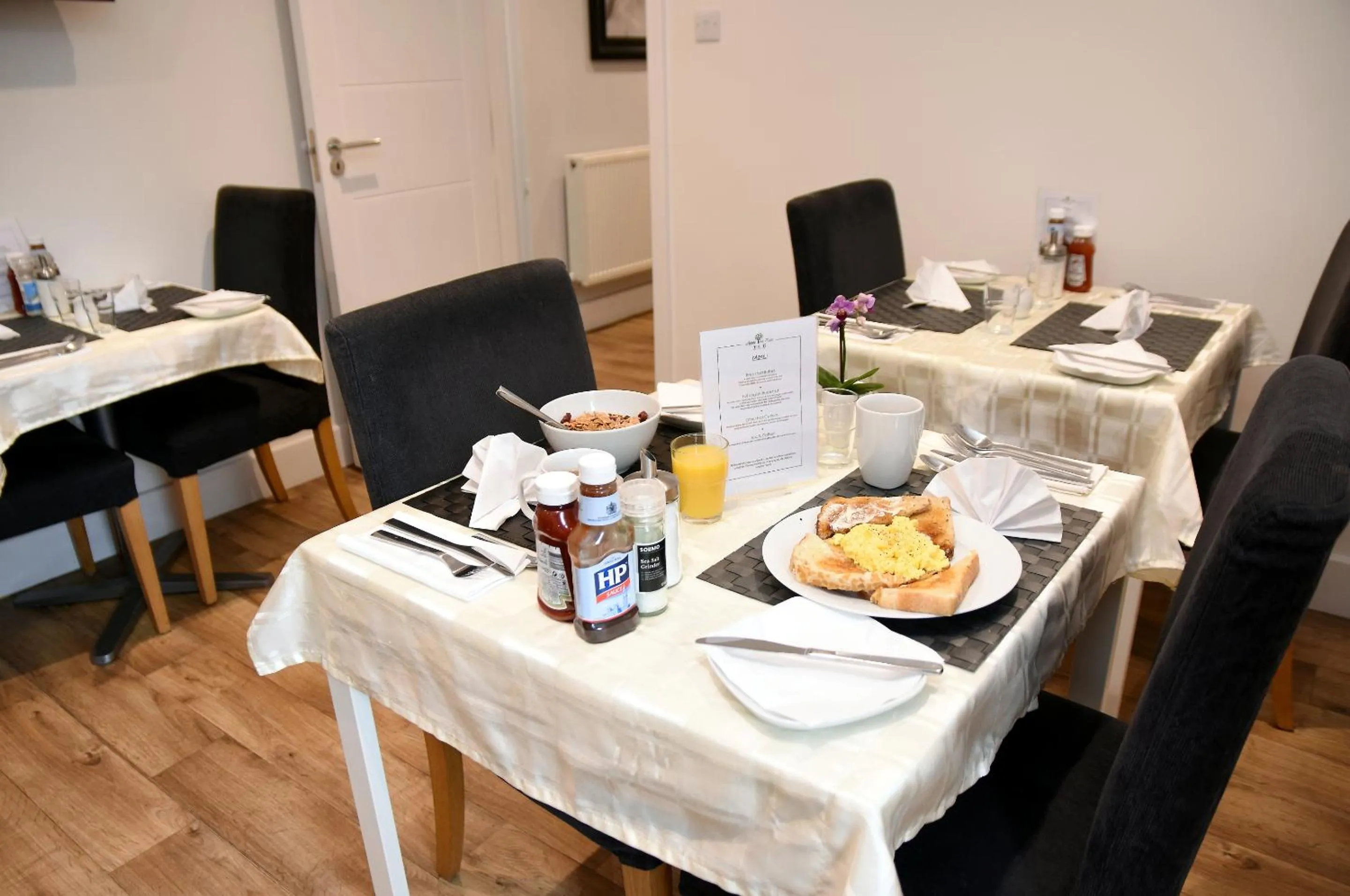 Breakfast in Apple Tree Place B&B