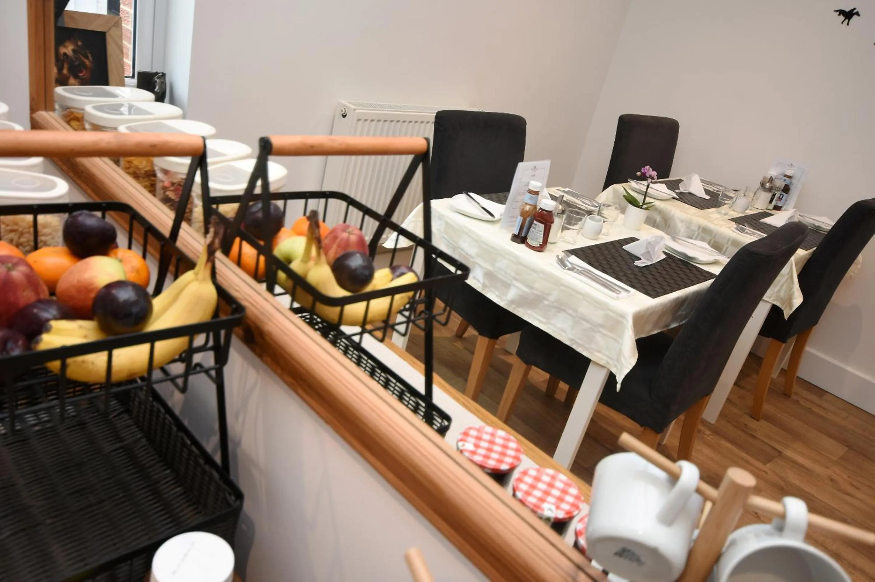 Dining area in Apple Tree Place B&B