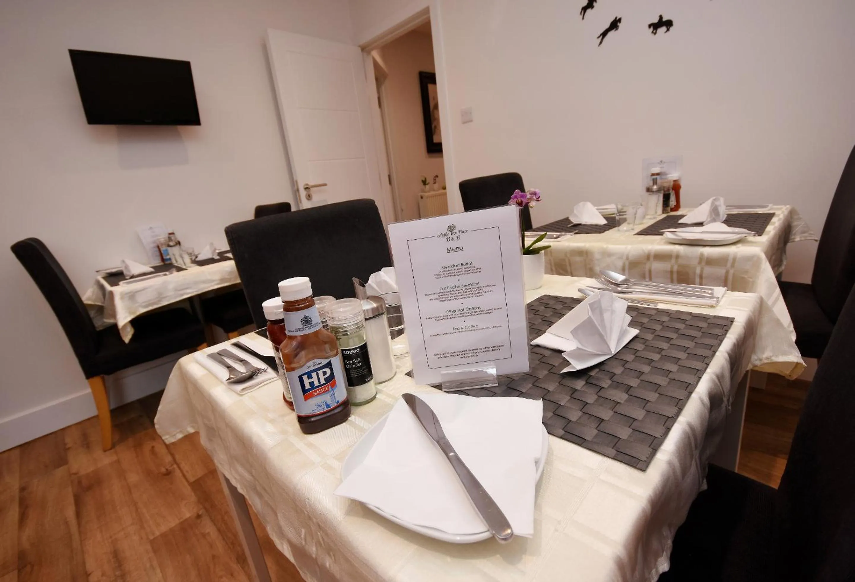 Dining area in Apple Tree Place B&B
