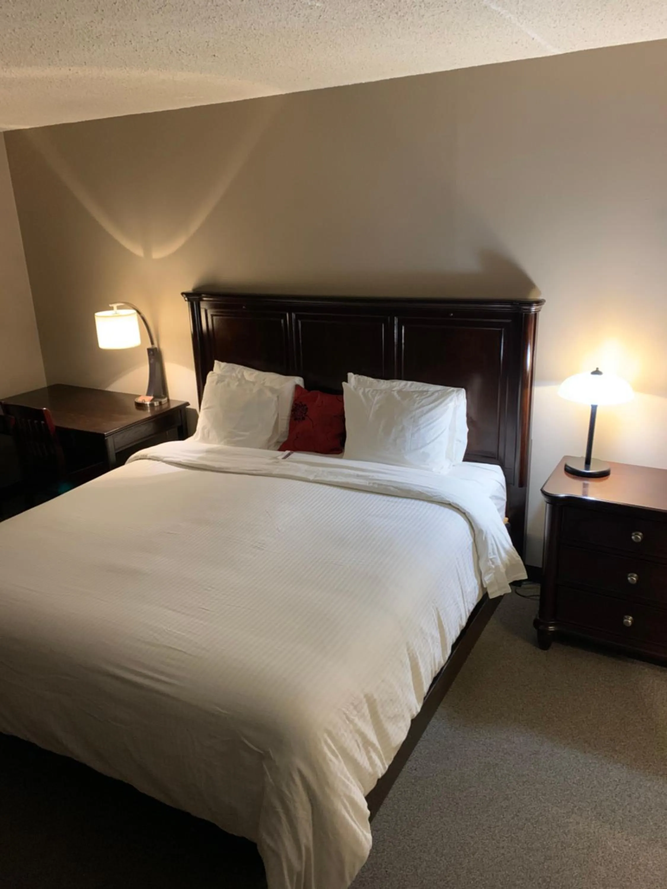 Jolly Giant Pub & Motel