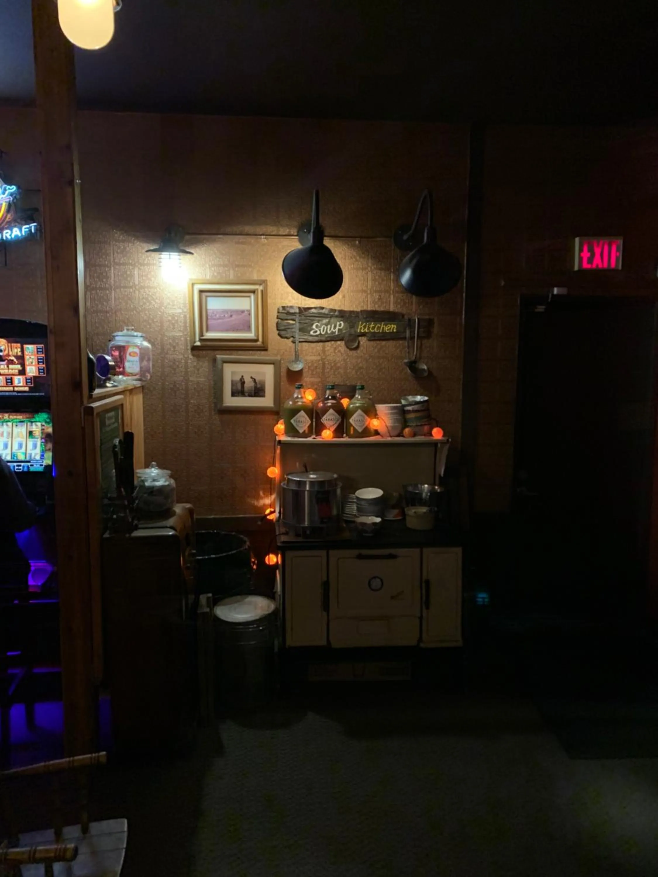 Jolly Giant Pub & Motel