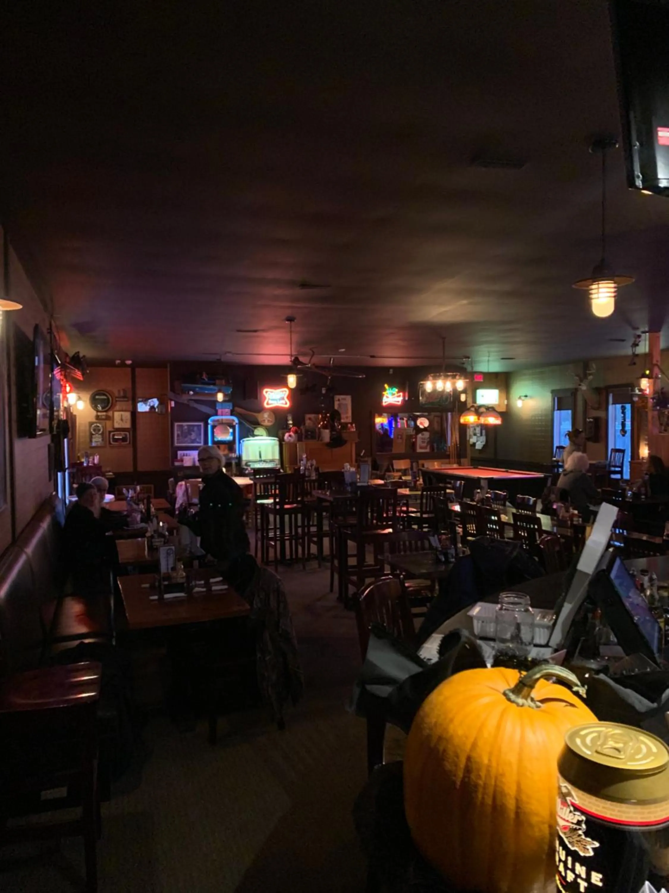 Jolly Giant Pub & Motel