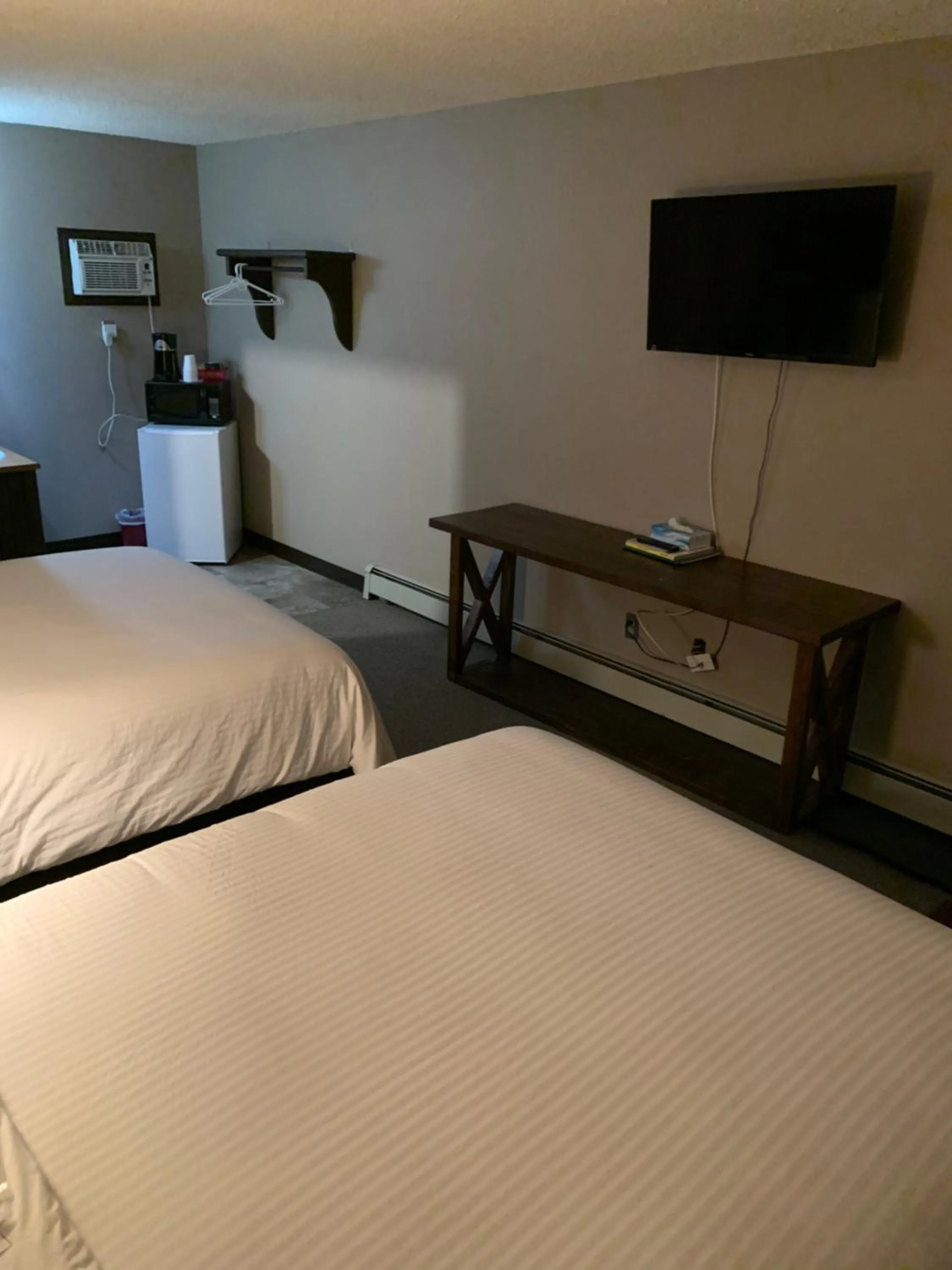 Jolly Giant Pub & Motel