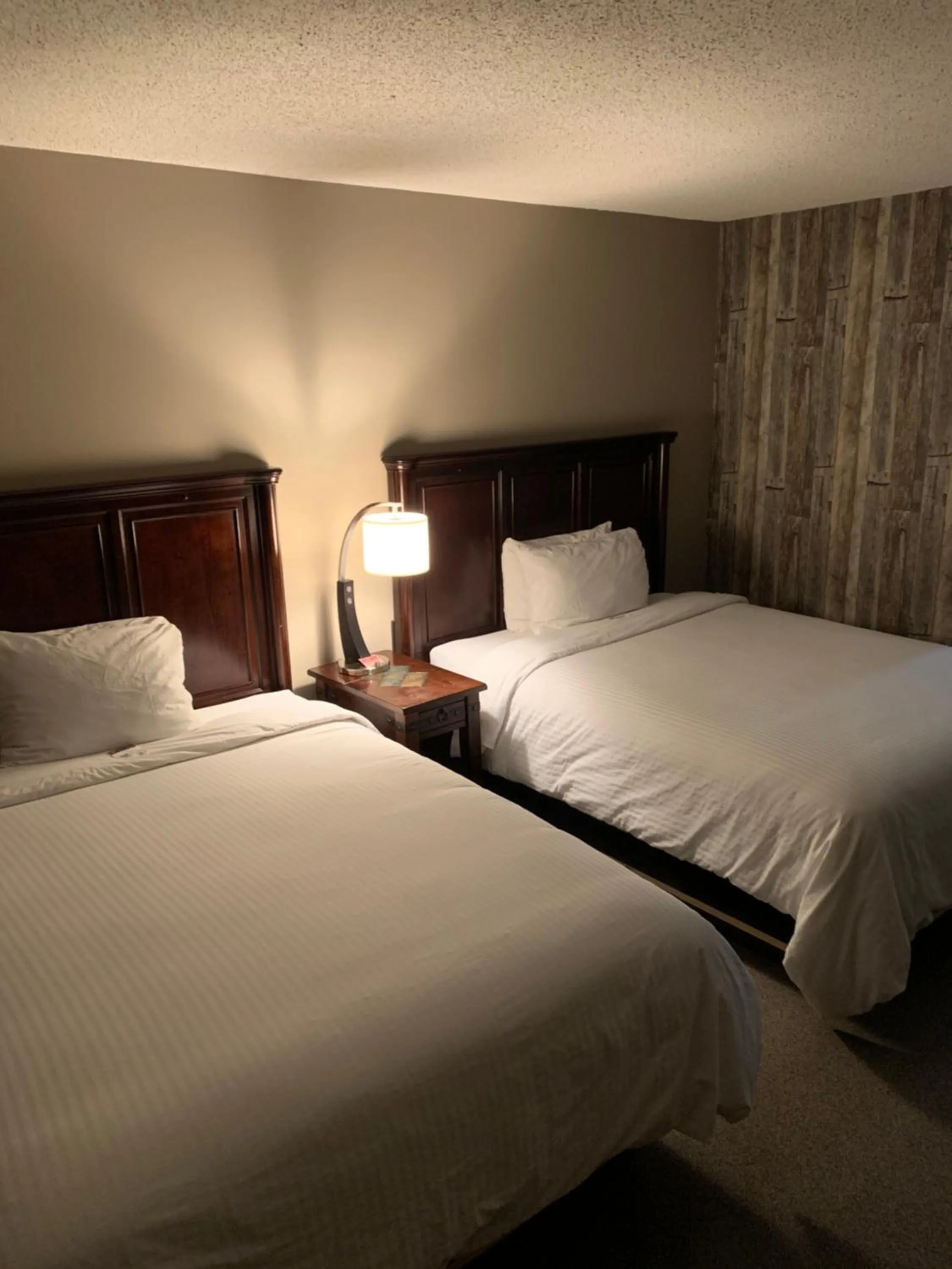 Jolly Giant Pub & Motel