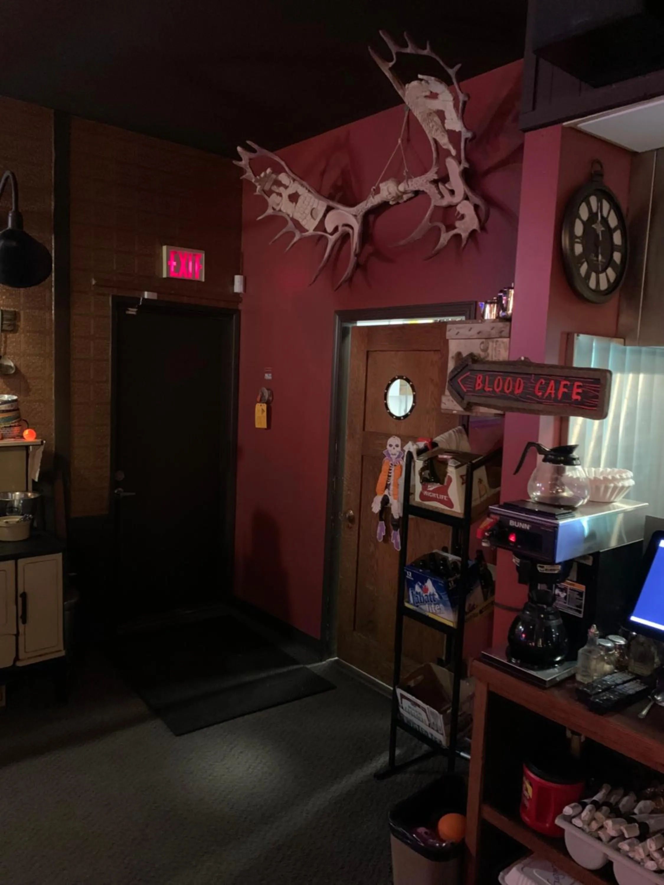 Jolly Giant Pub & Motel