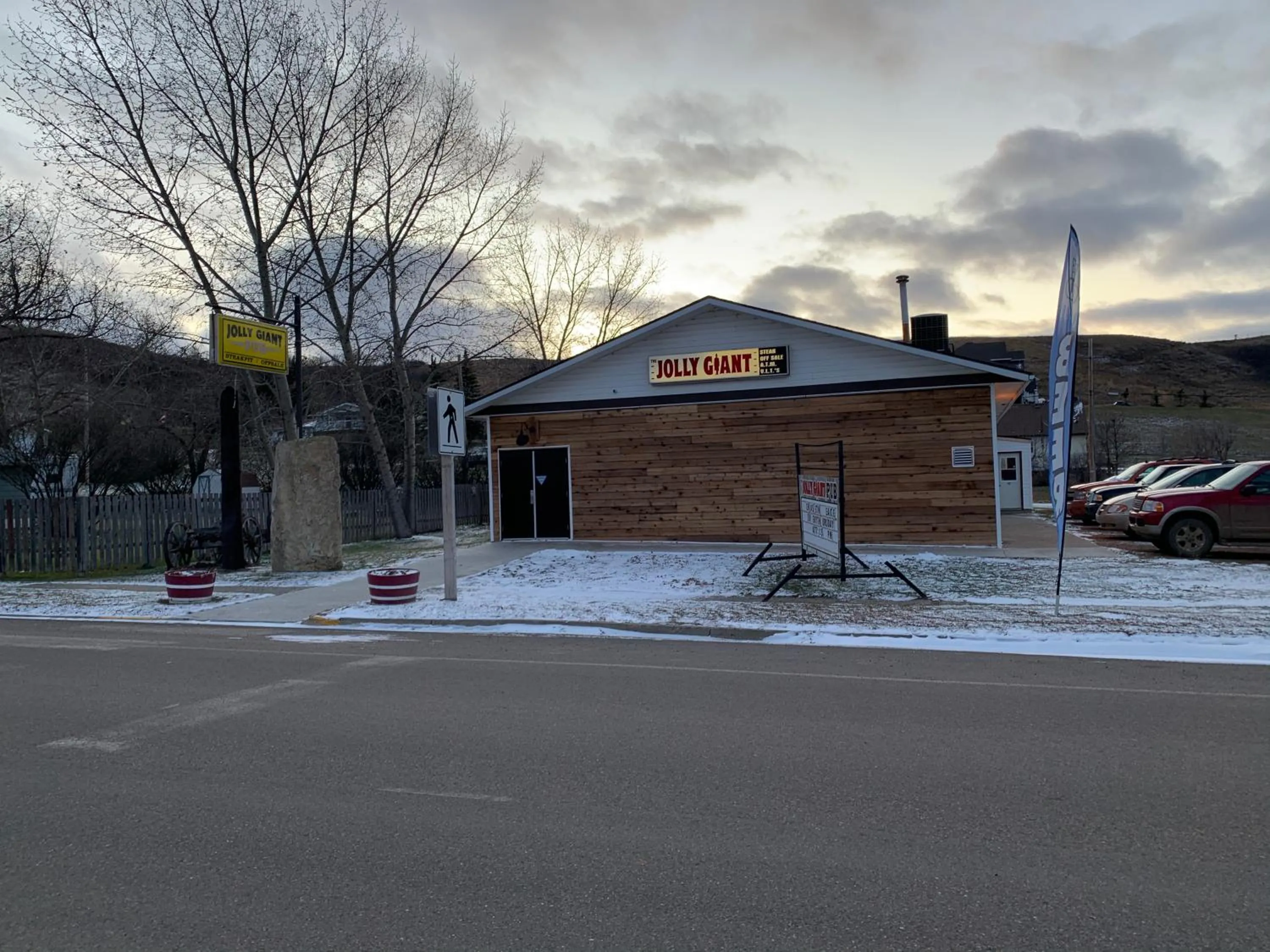 Jolly Giant Pub & Motel