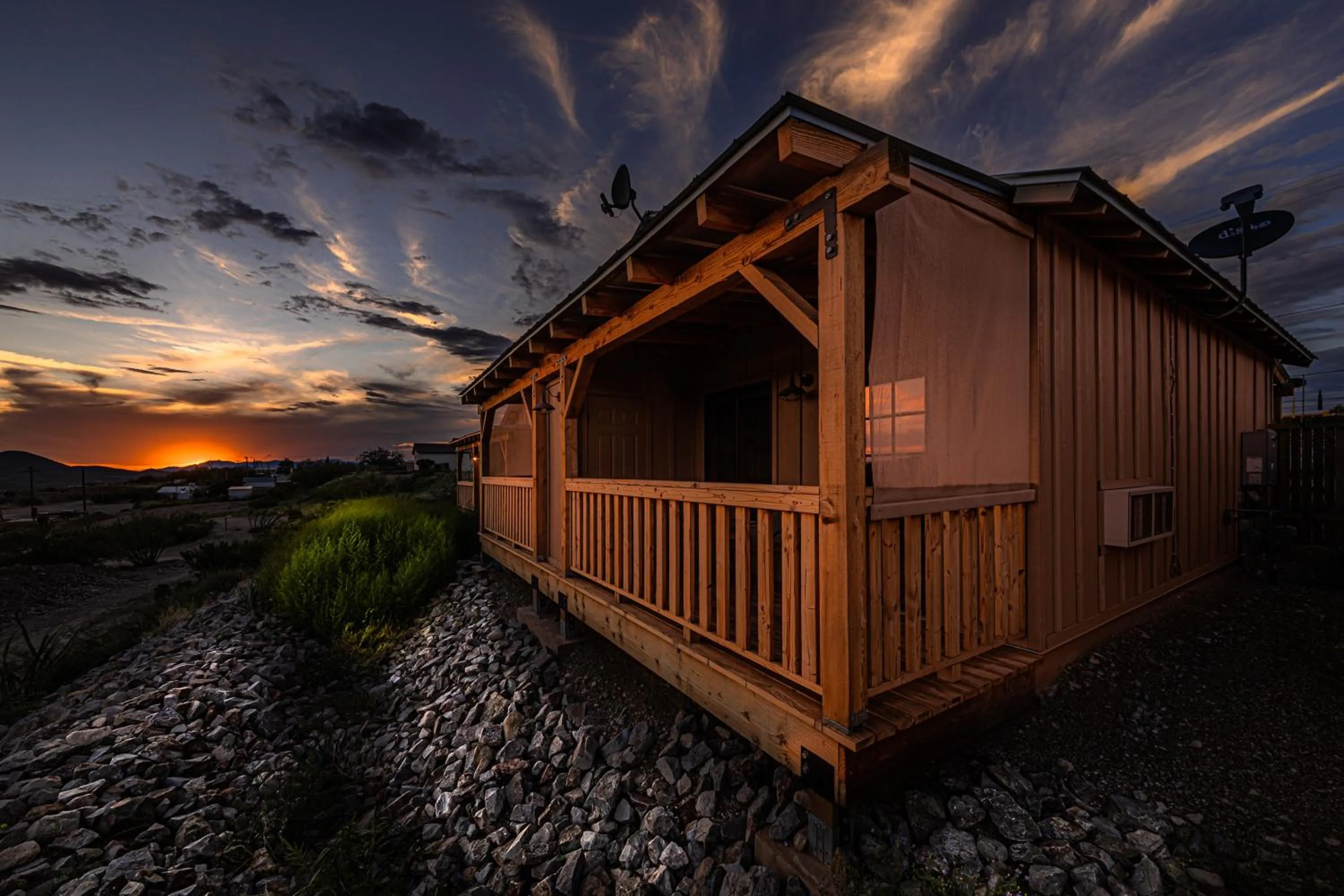 Property building in -Pet Friendly- Miners Cabin #5 -Two Double Beds - Private Balcony