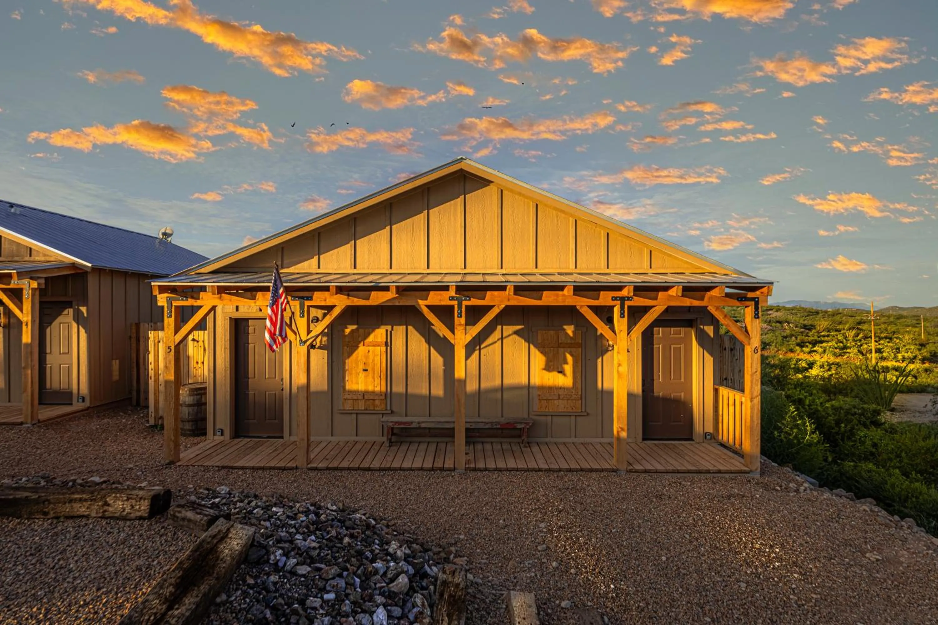 Property building in -Pet Friendly- Miners Cabin #5 -Two Double Beds - Private Balcony