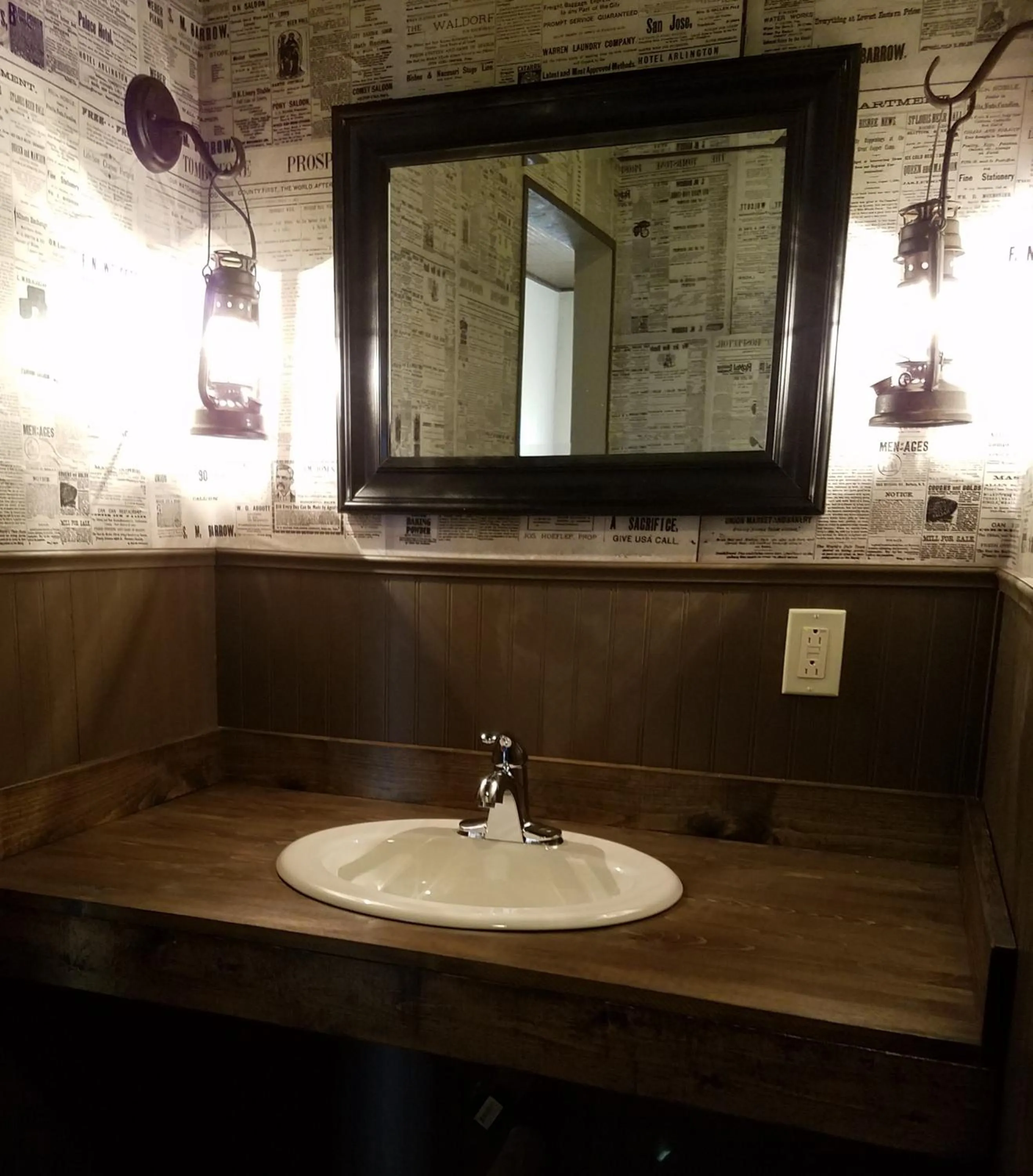 Bathroom in -Pet Friendly- Miners Cabin #5 -Two Double Beds - Private Balcony