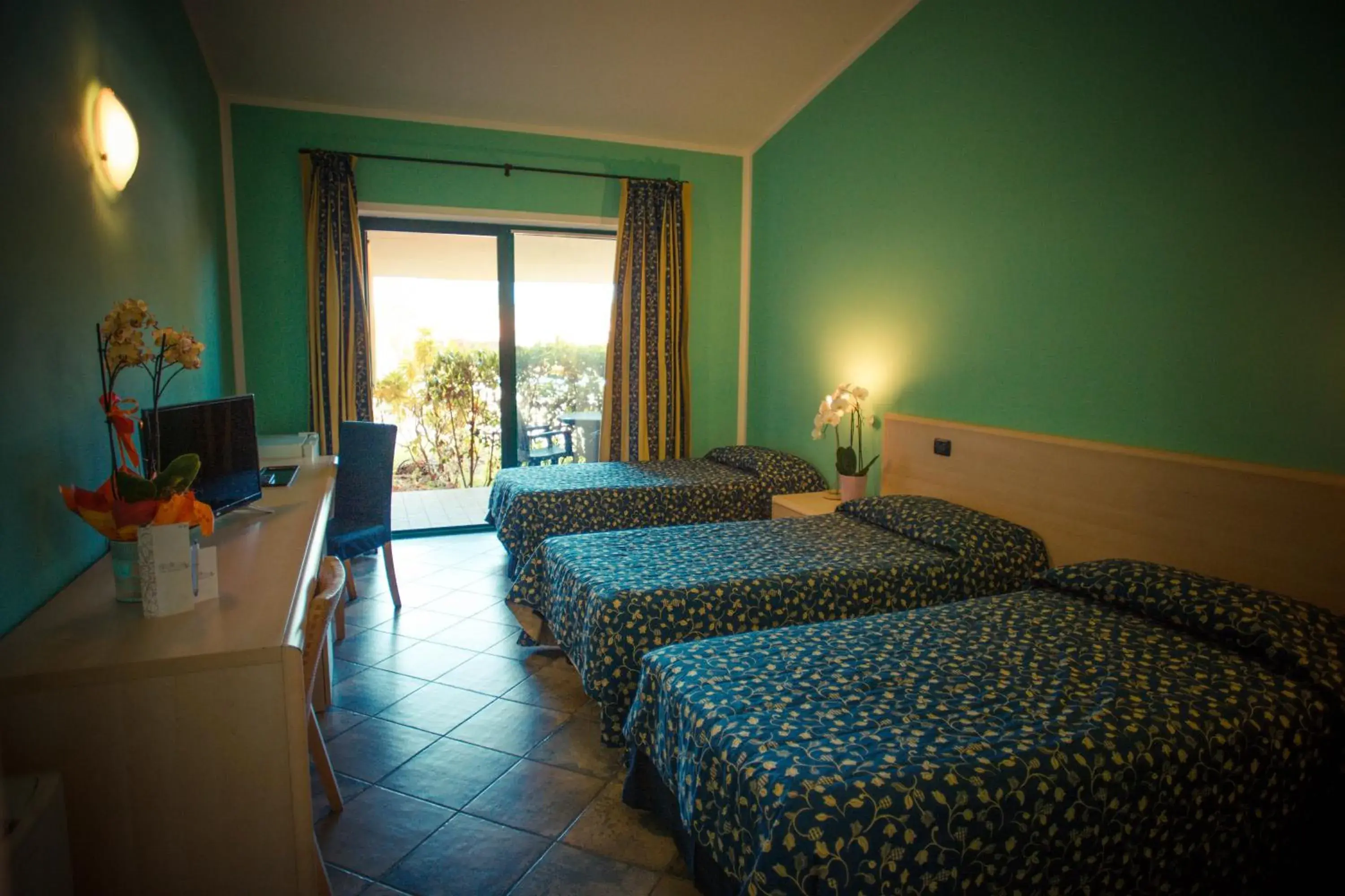 Triple Room in Hotel Ristorante La Perla Triple Room in Hotel Ristorante La Perla