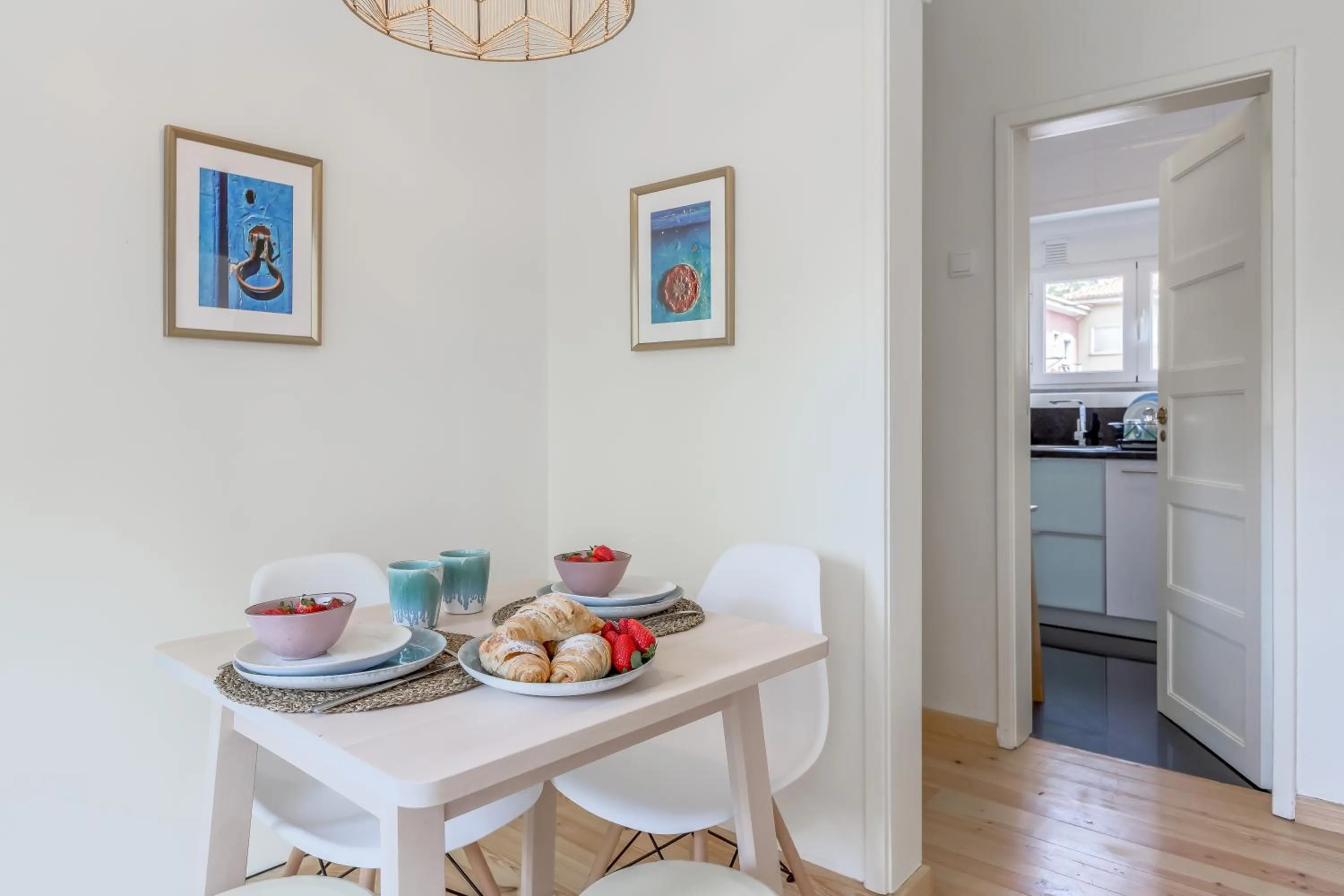 Dining area in Sunny, Bright and Quiet Apartment, By TimeCooler