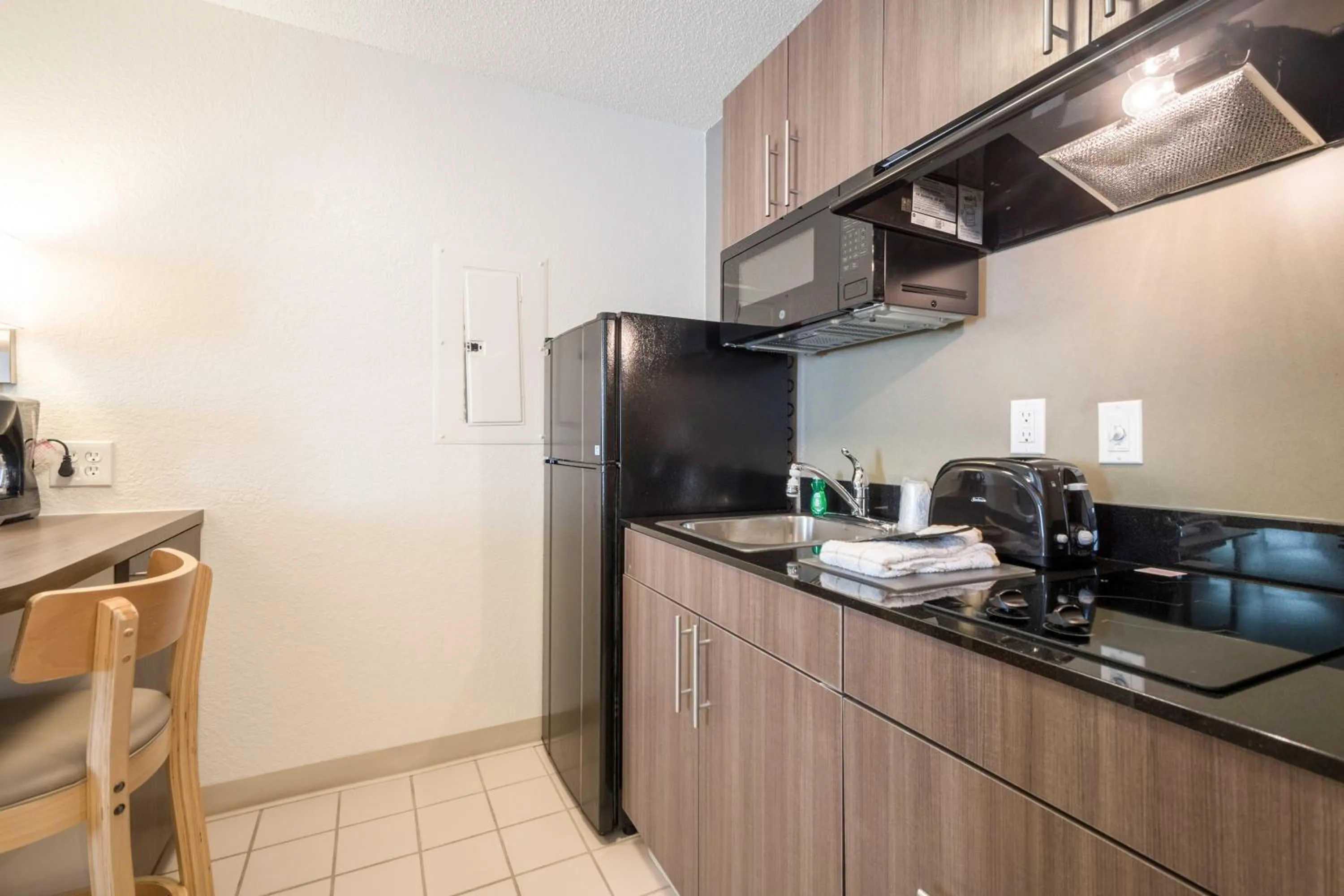 Kitchen or kitchenette in Studio 6-Duluth, GA - Atlanta - Gwinnett Place