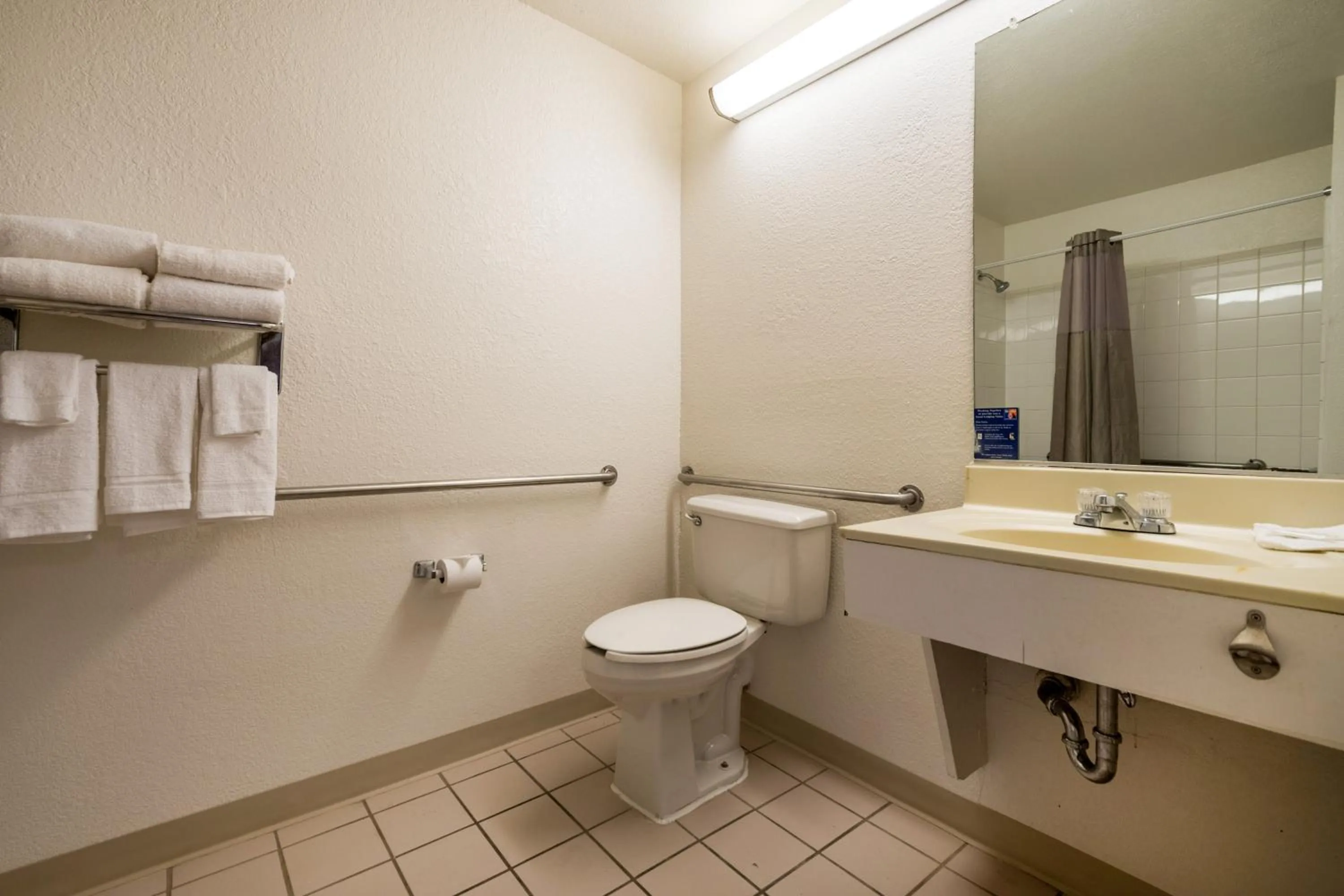 Bathroom in Studio 6-Duluth, GA - Atlanta - Gwinnett Place