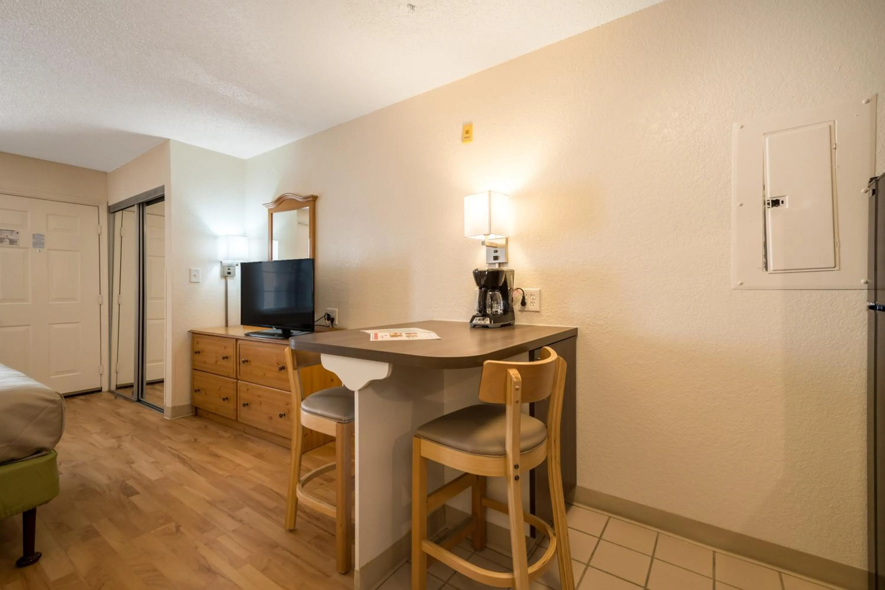 Bedroom in Studio 6-Duluth, GA - Atlanta - Gwinnett Place