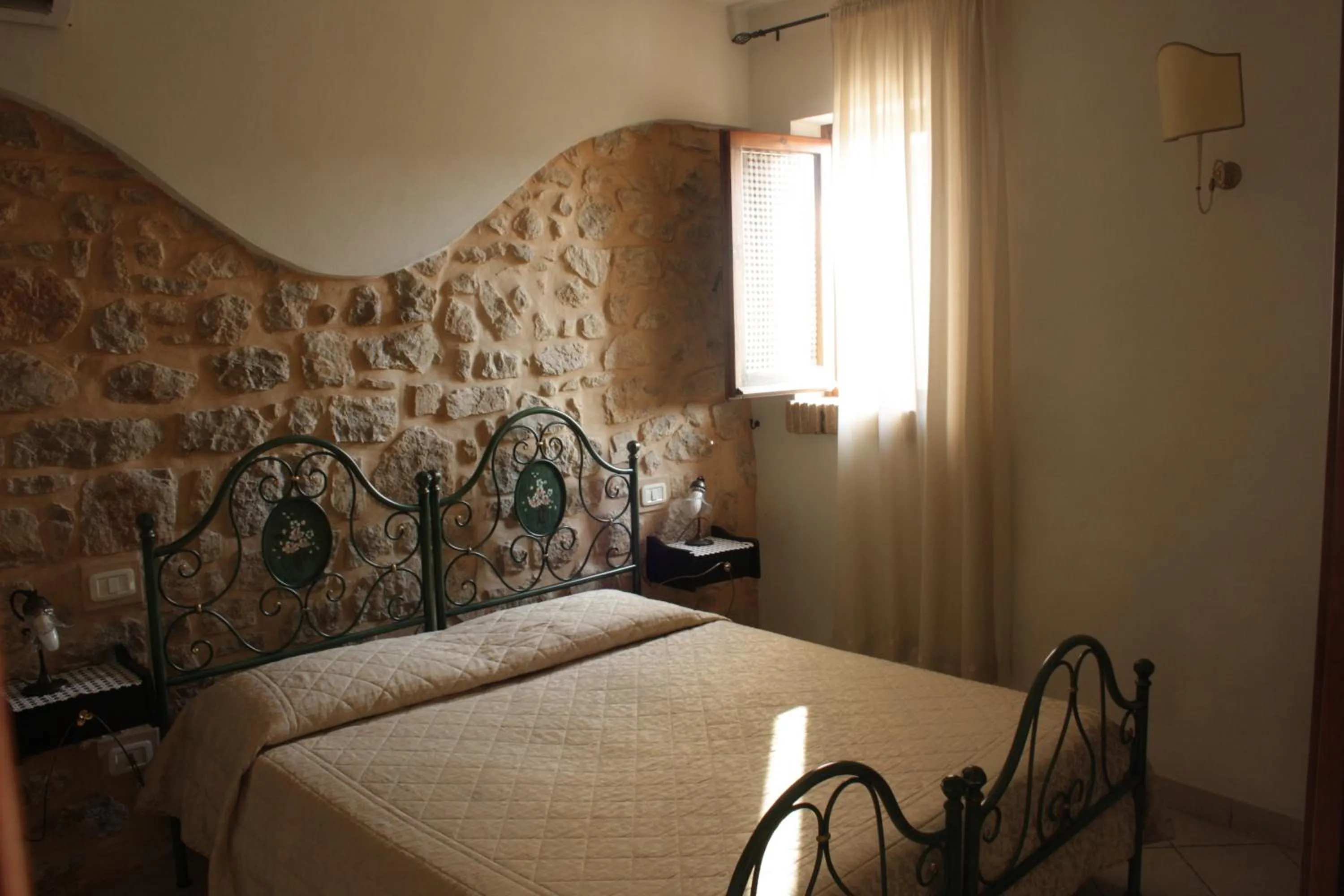 Bed in Bed And Breakfast Mblò