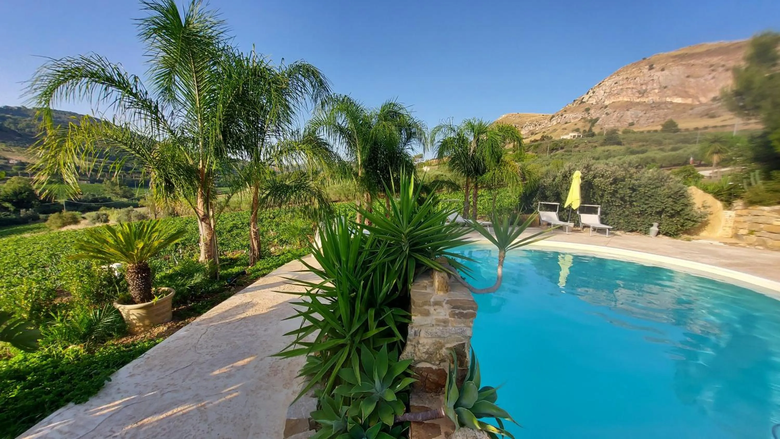 Garden view in La Suite Di Segesta