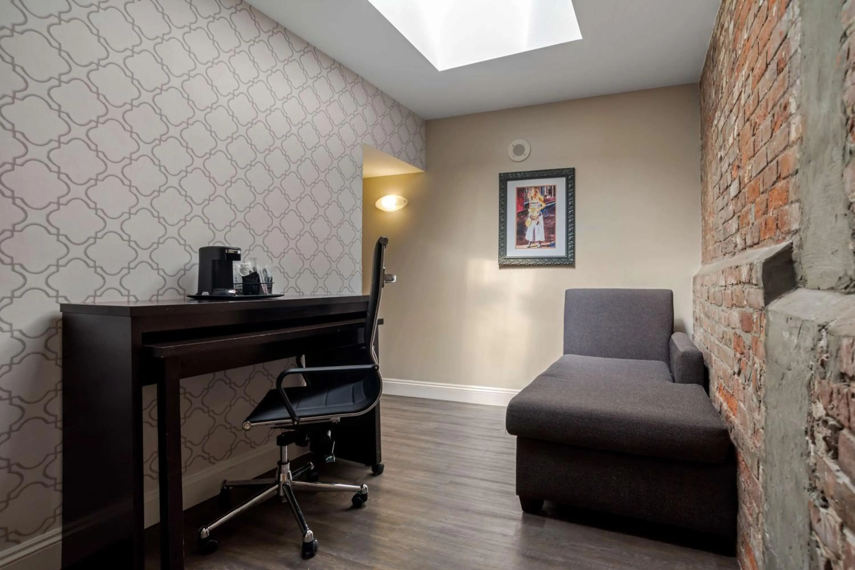 Bedroom in Best Western Plus St. Christopher Hotel