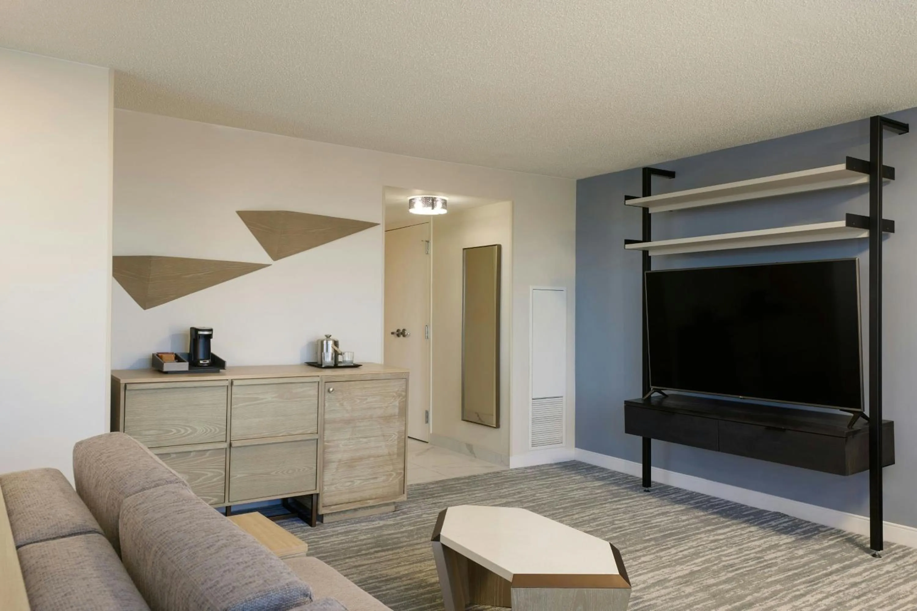 Living room in The Westin Atlanta Airport