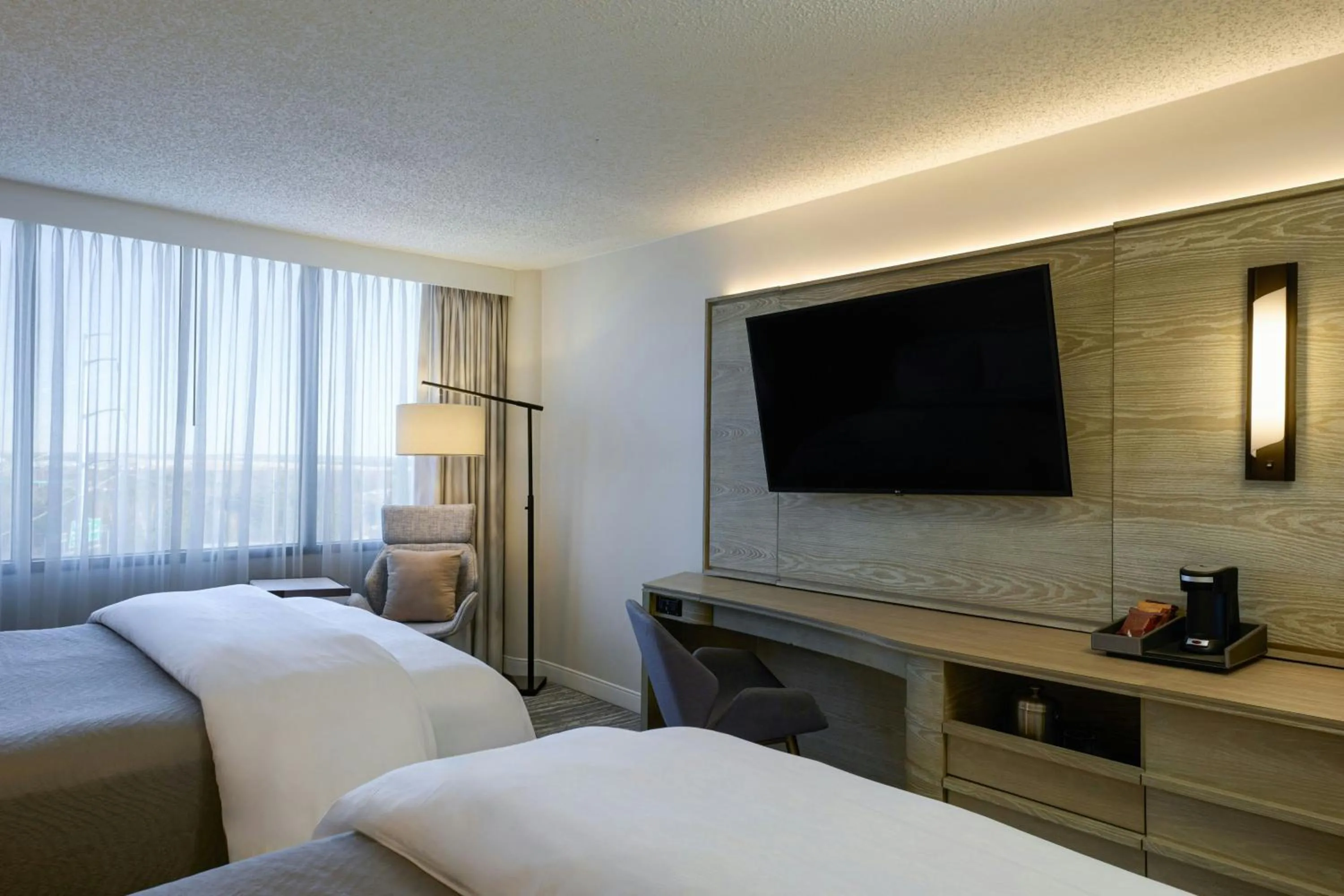 Photo of the whole room, Bed in The Westin Atlanta Airport