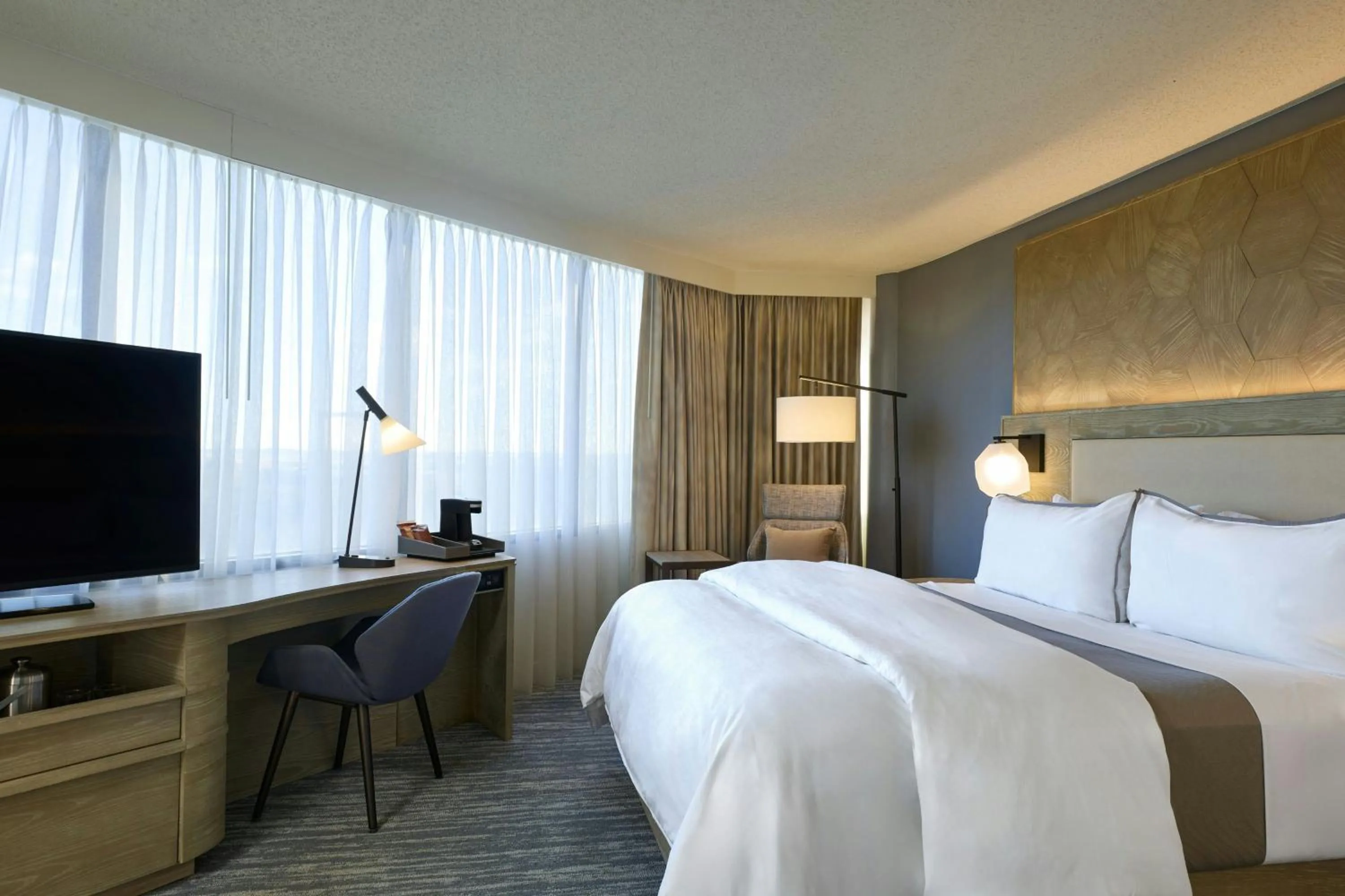 Bedroom, Bed in The Westin Atlanta Airport