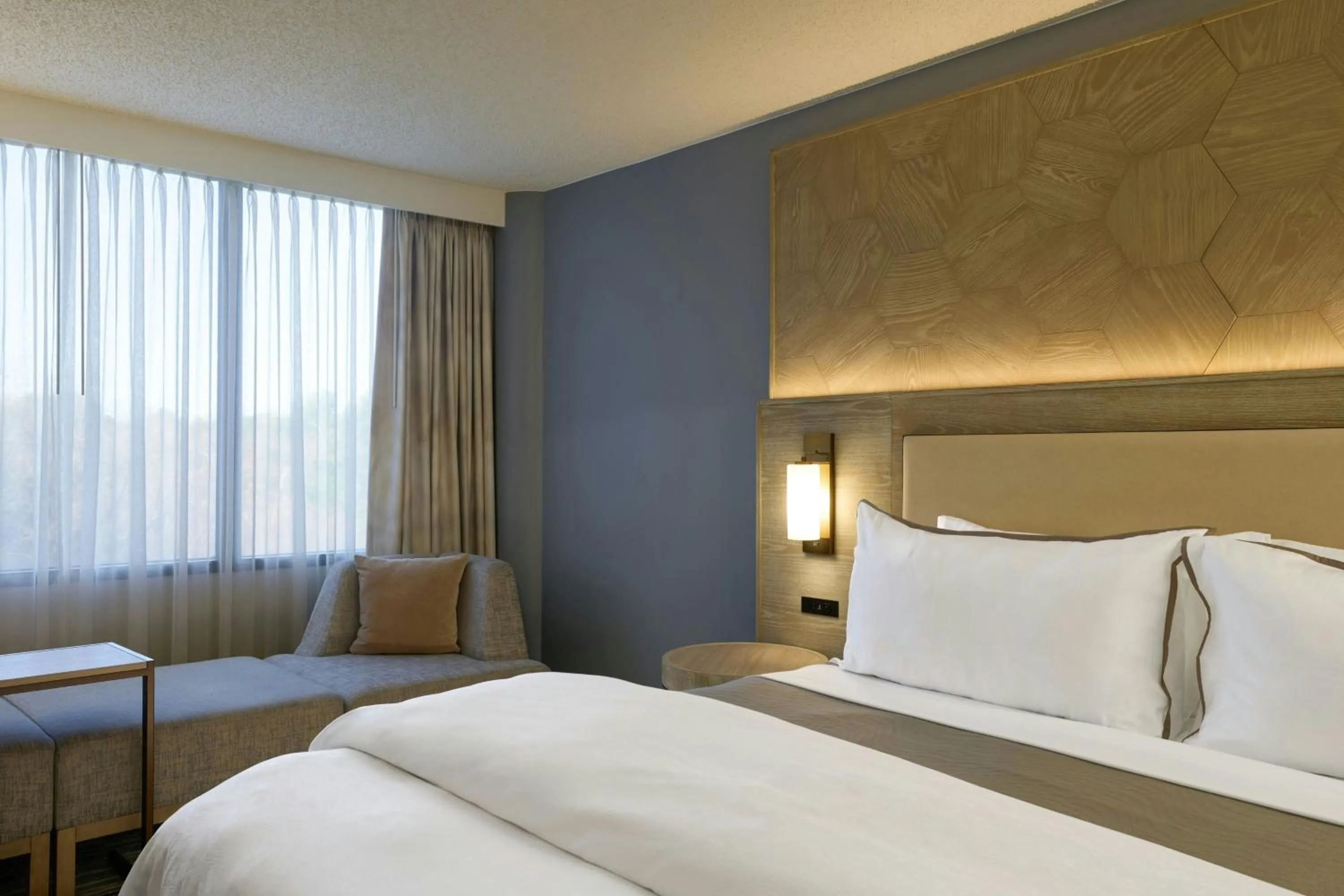 Photo of the whole room, Bed in The Westin Atlanta Airport